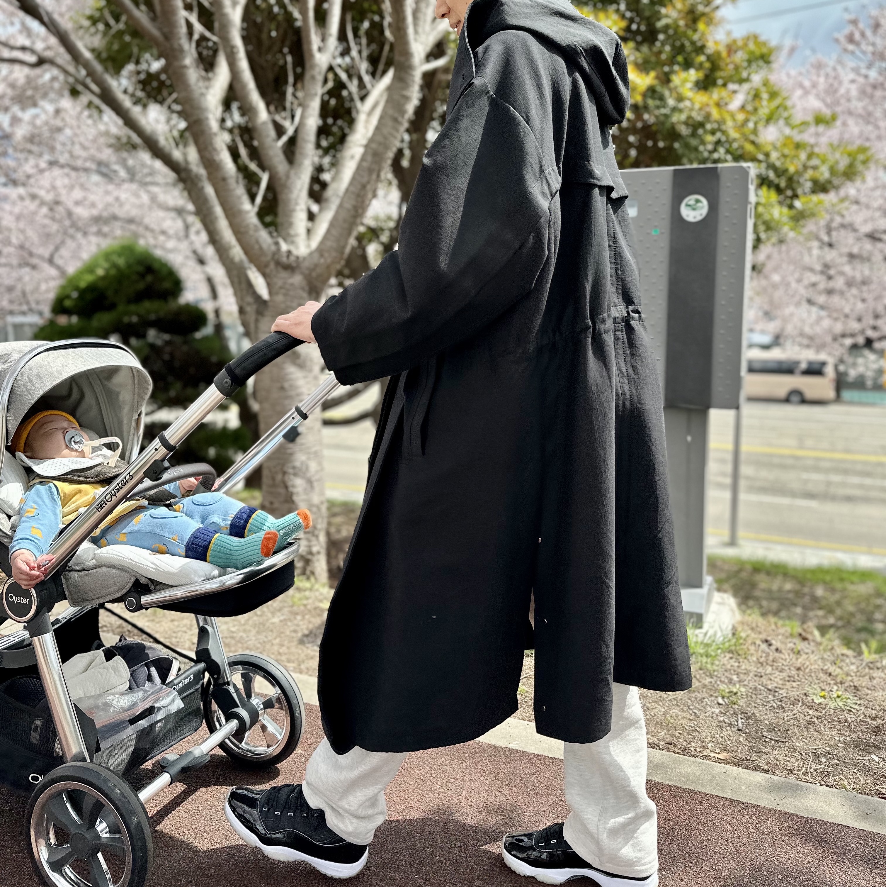 Jordan 11 Retro Jubilee, Essentials The Core Collection Relaxed Sweatpants Light Oatmeal 착용 스타일