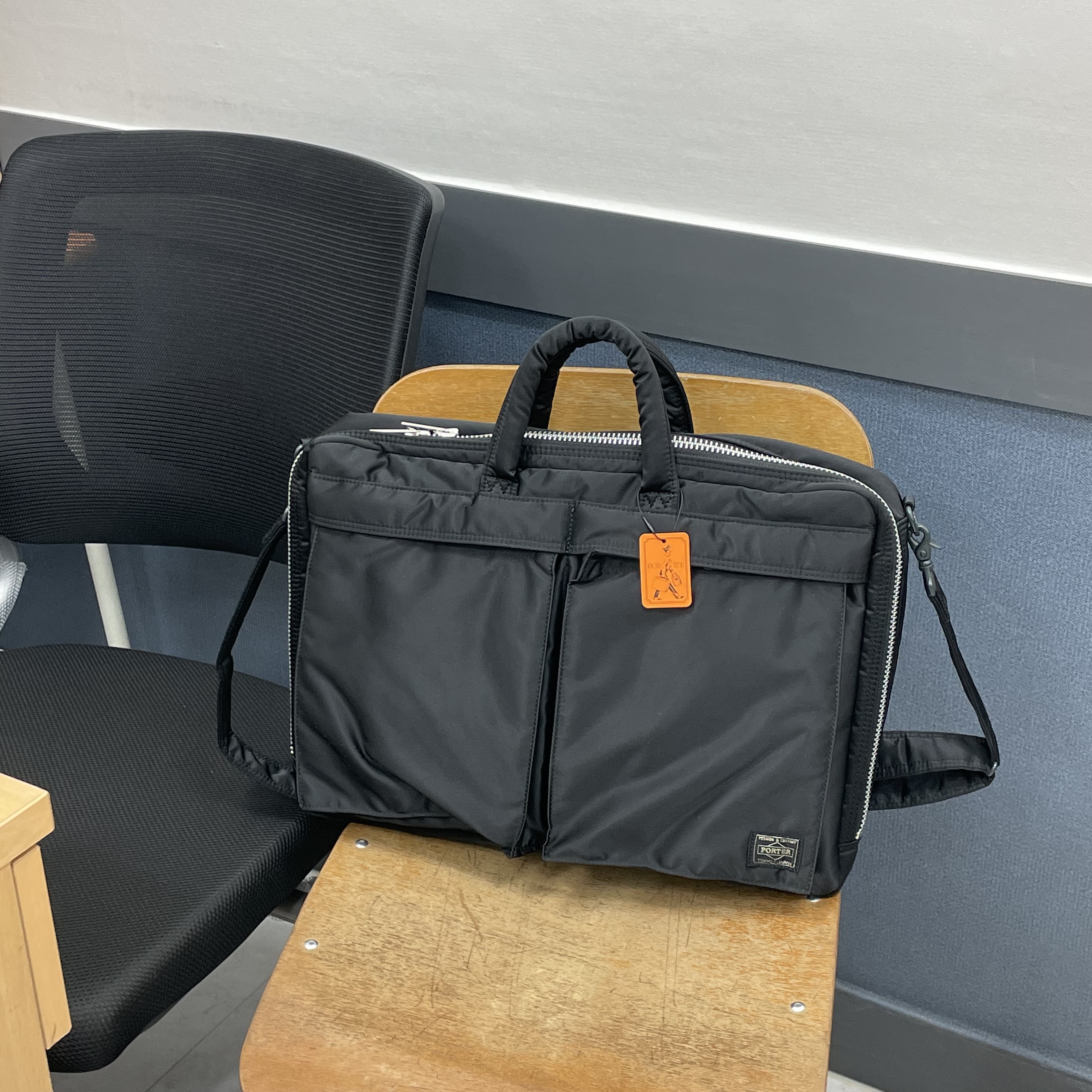 Porter Tanker 2Way Briefcase Black 착용 스타일 - 2