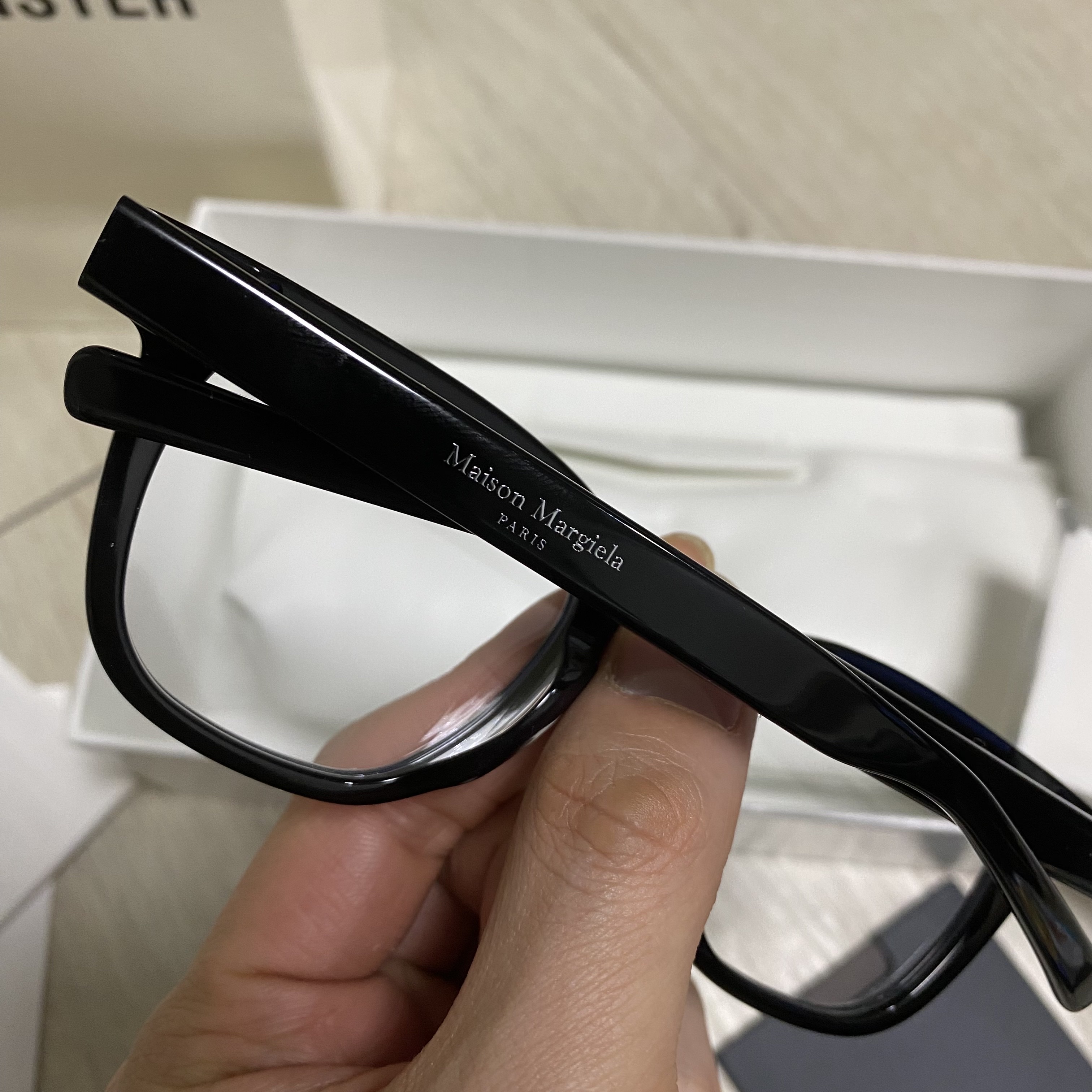 Gentle Monster x Maison Margiela MM010 Clear Black 착용 스타일