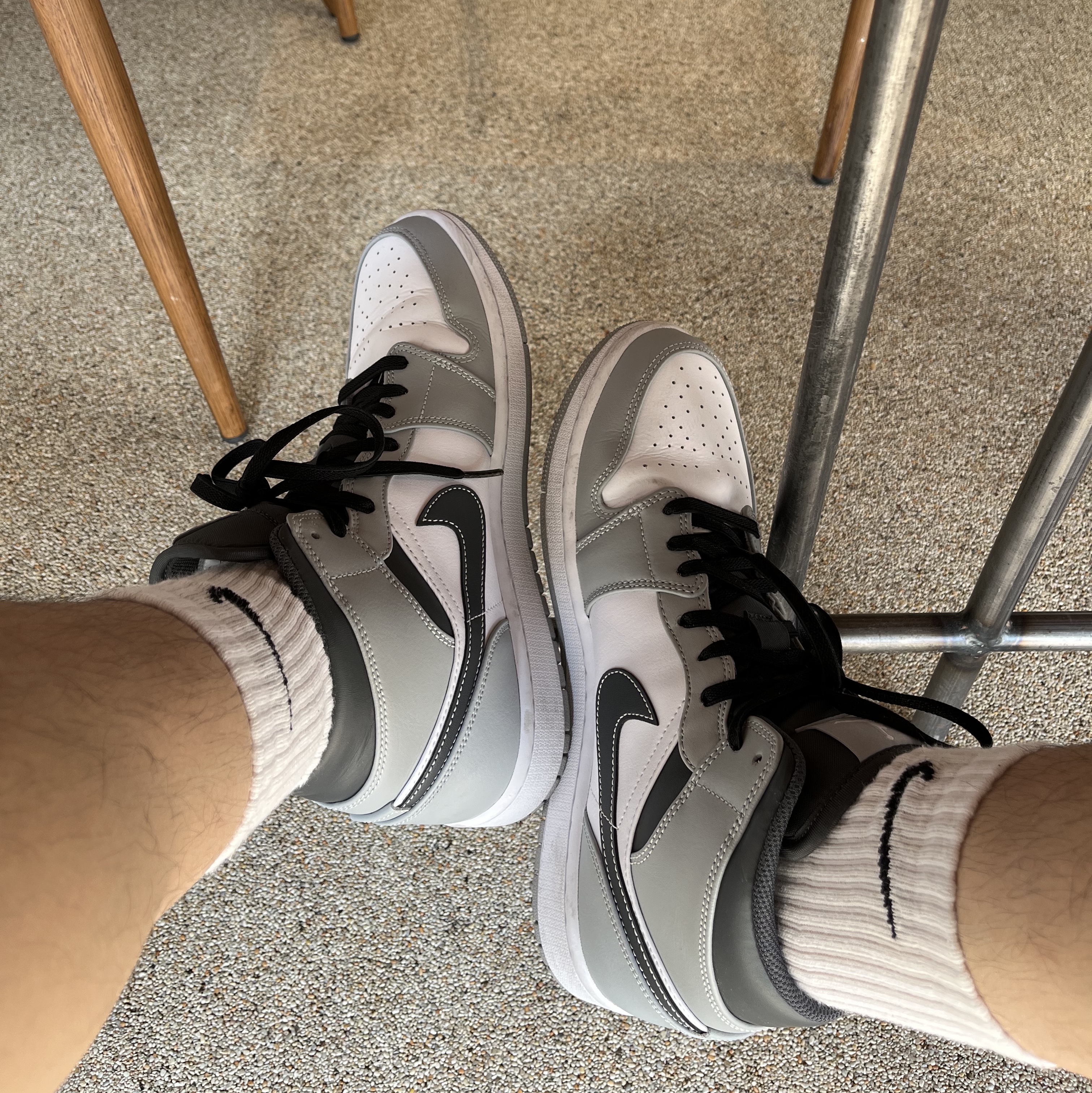 Jordan 1 Mid Light Smoke Grey Anthracite 착용 스타일