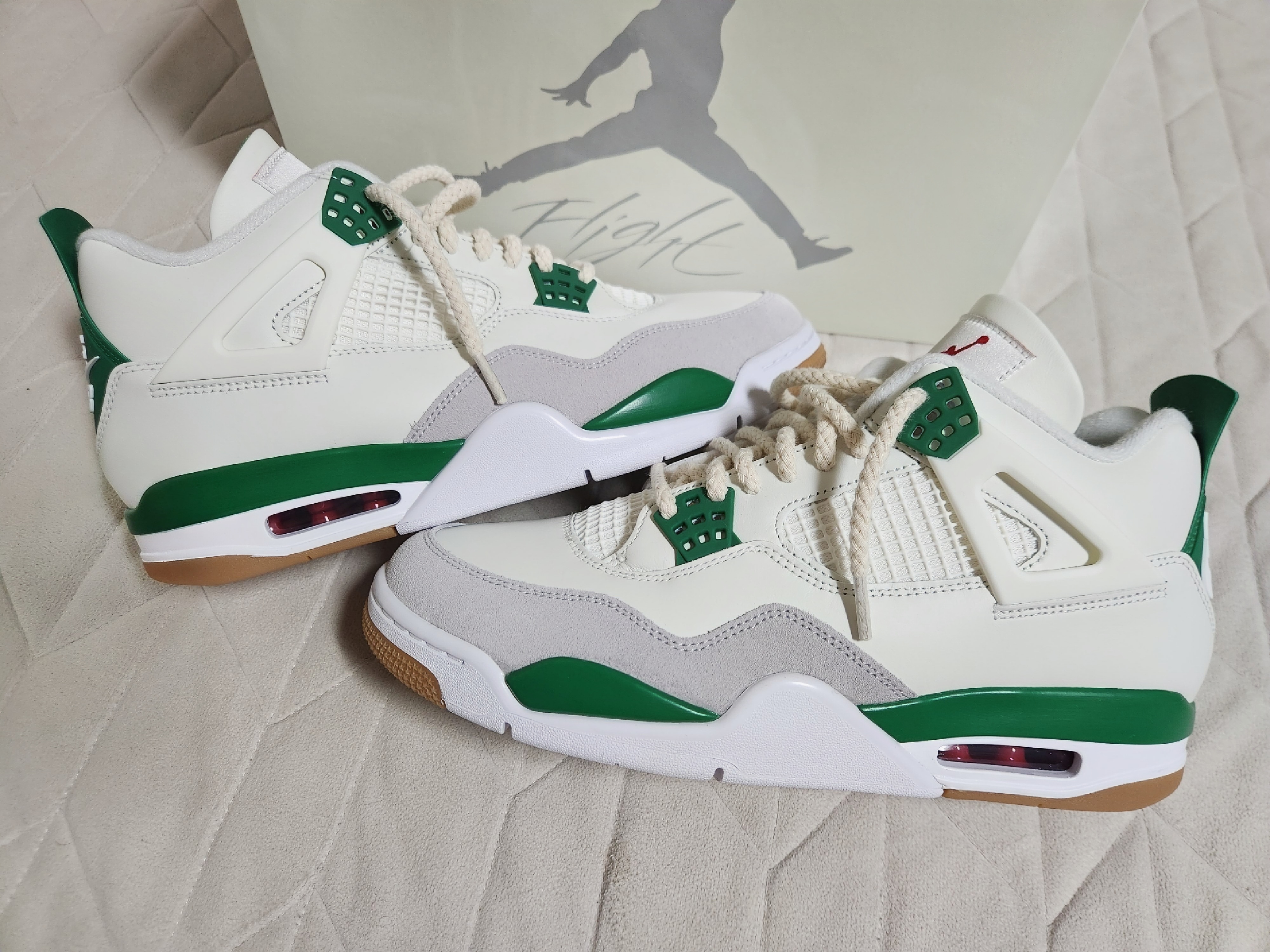 Jordan 4 x Nike SB Retro SP Pine Green, Jordan 4 Retro OG Fire Red 2020 착용 스타일 - 2