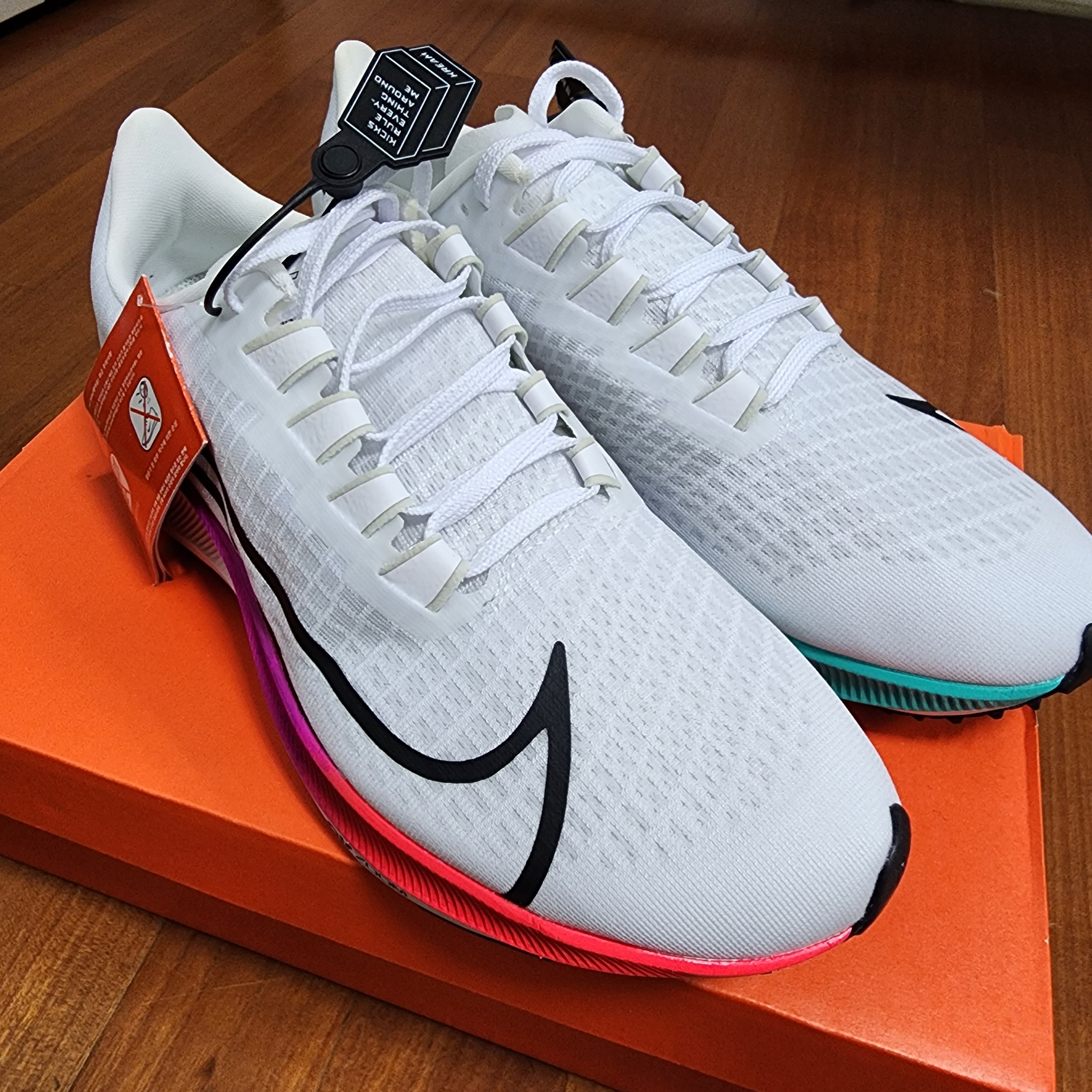 Nike Air Zoom Pegasus 37 White Hyper Violet 착용 스타일