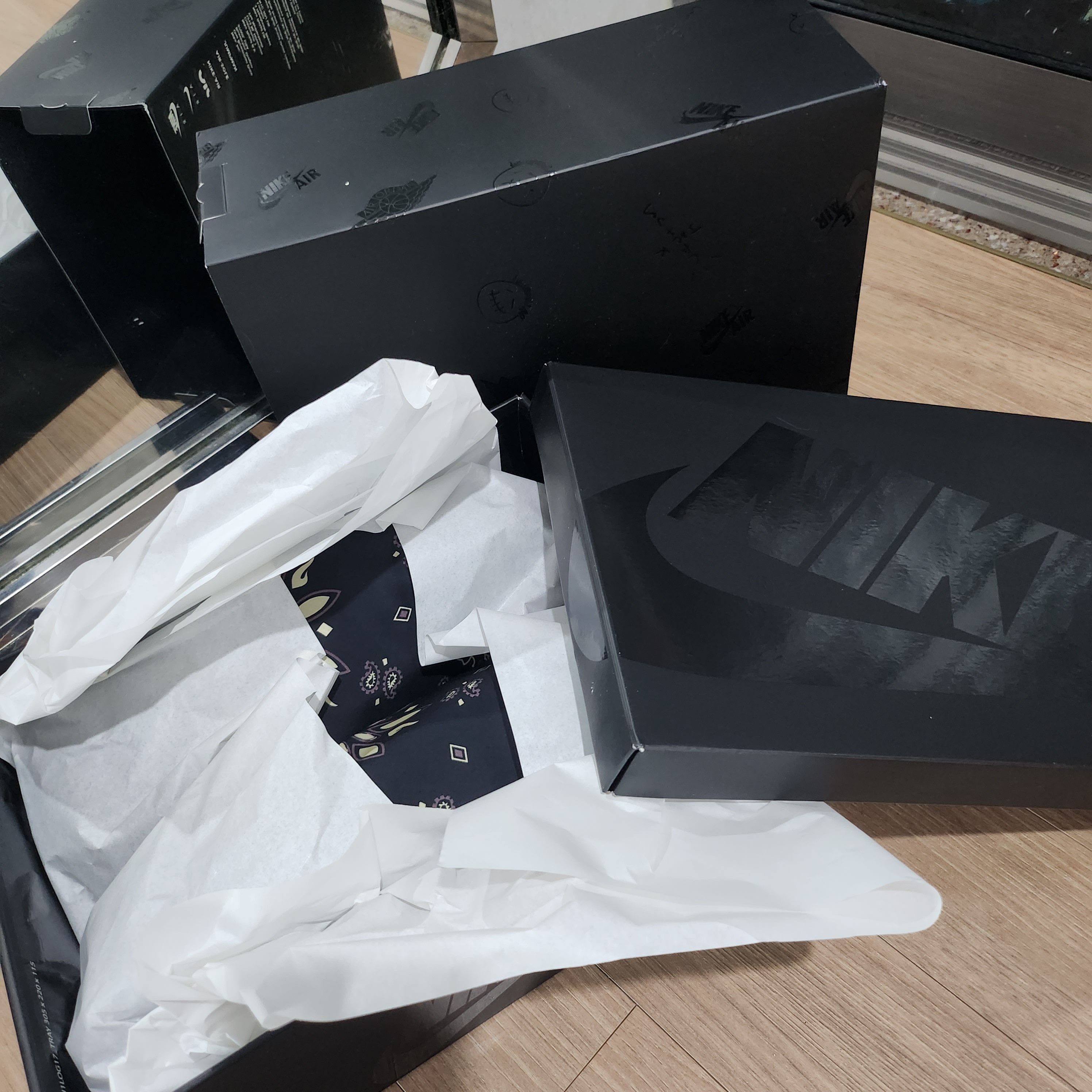 Jordan 1 x Travis Scott Retro Low OG SP Black Phantom 착용 스타일 - 1