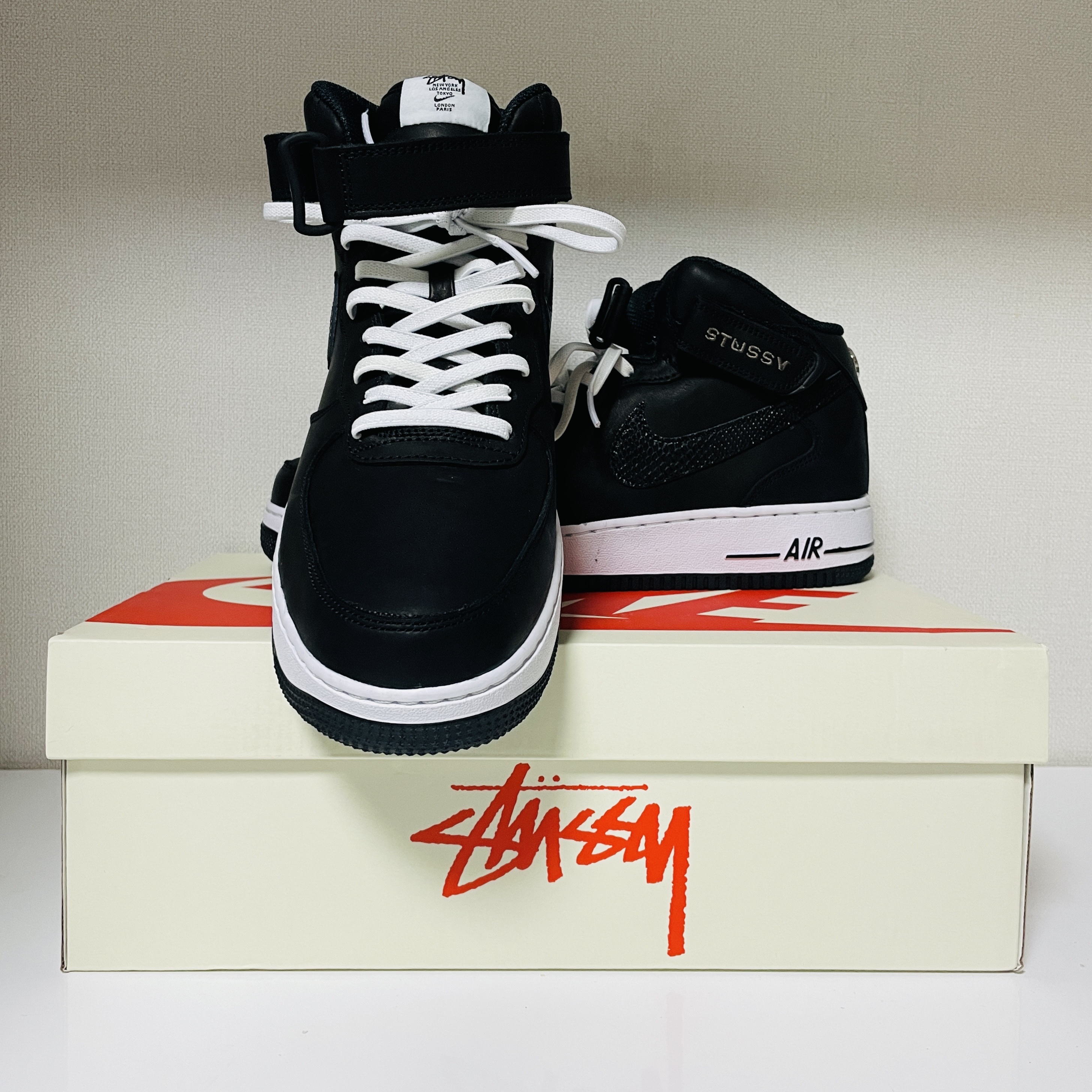 Nike x Stussy Air Force 1 '07 Mid SP Black 착용 스타일