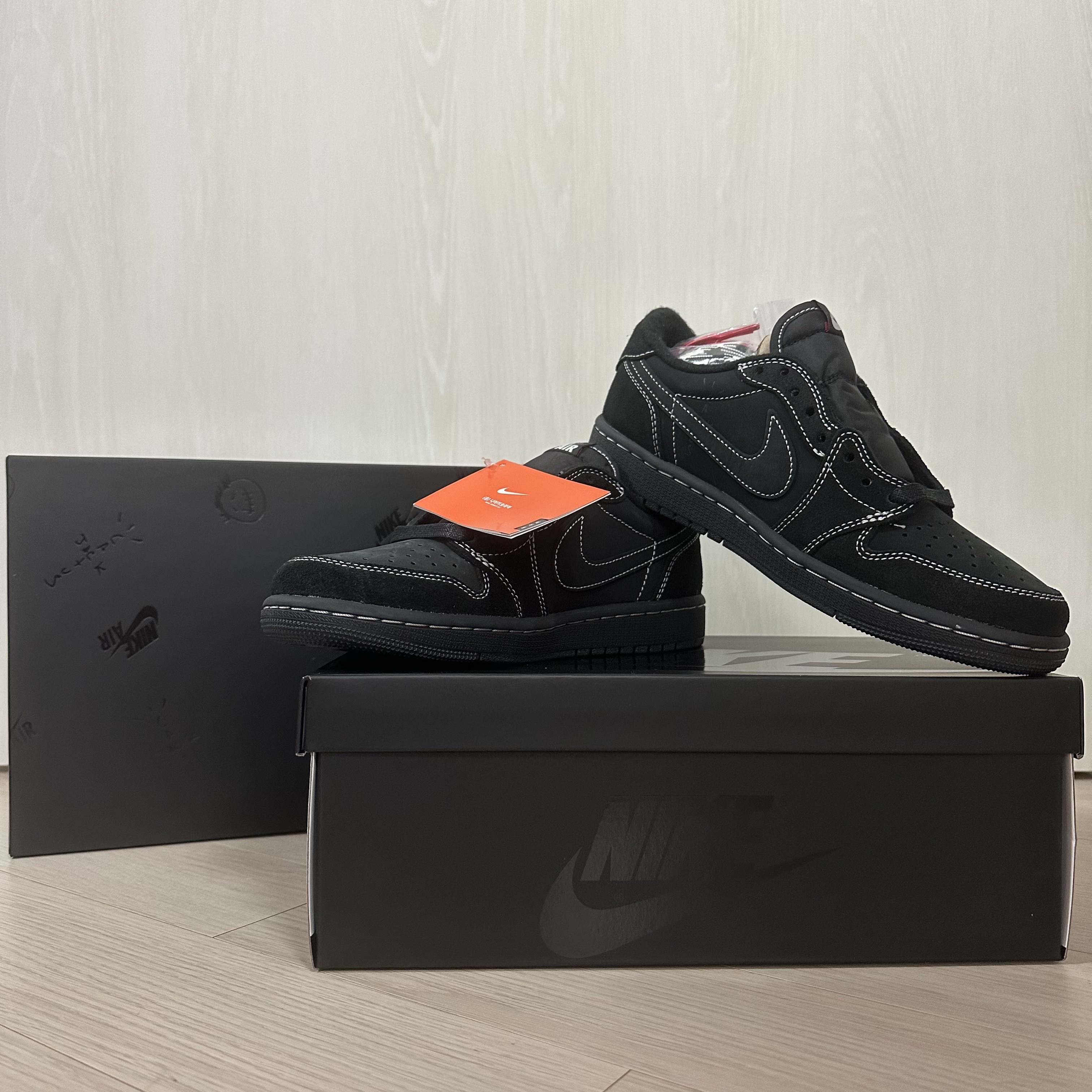 Jordan 1 x Travis Scott Retro Low OG SP Black Phantom 착용 스타일
