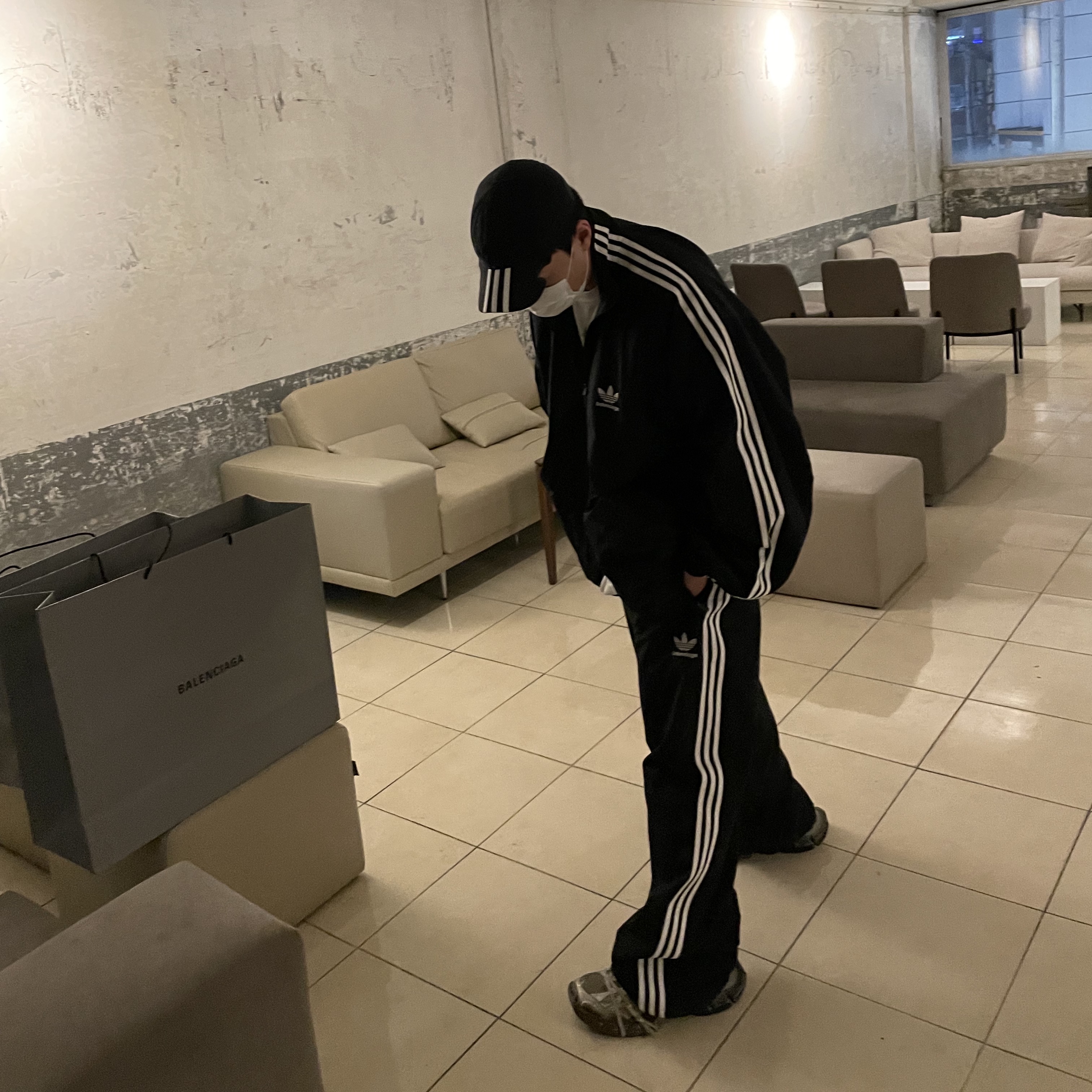 Balenciaga x Adidas Cap Black, Balenciaga x Adidas Performance Poplin Tracksuit Jacket Black 착용 스타일 - 1
