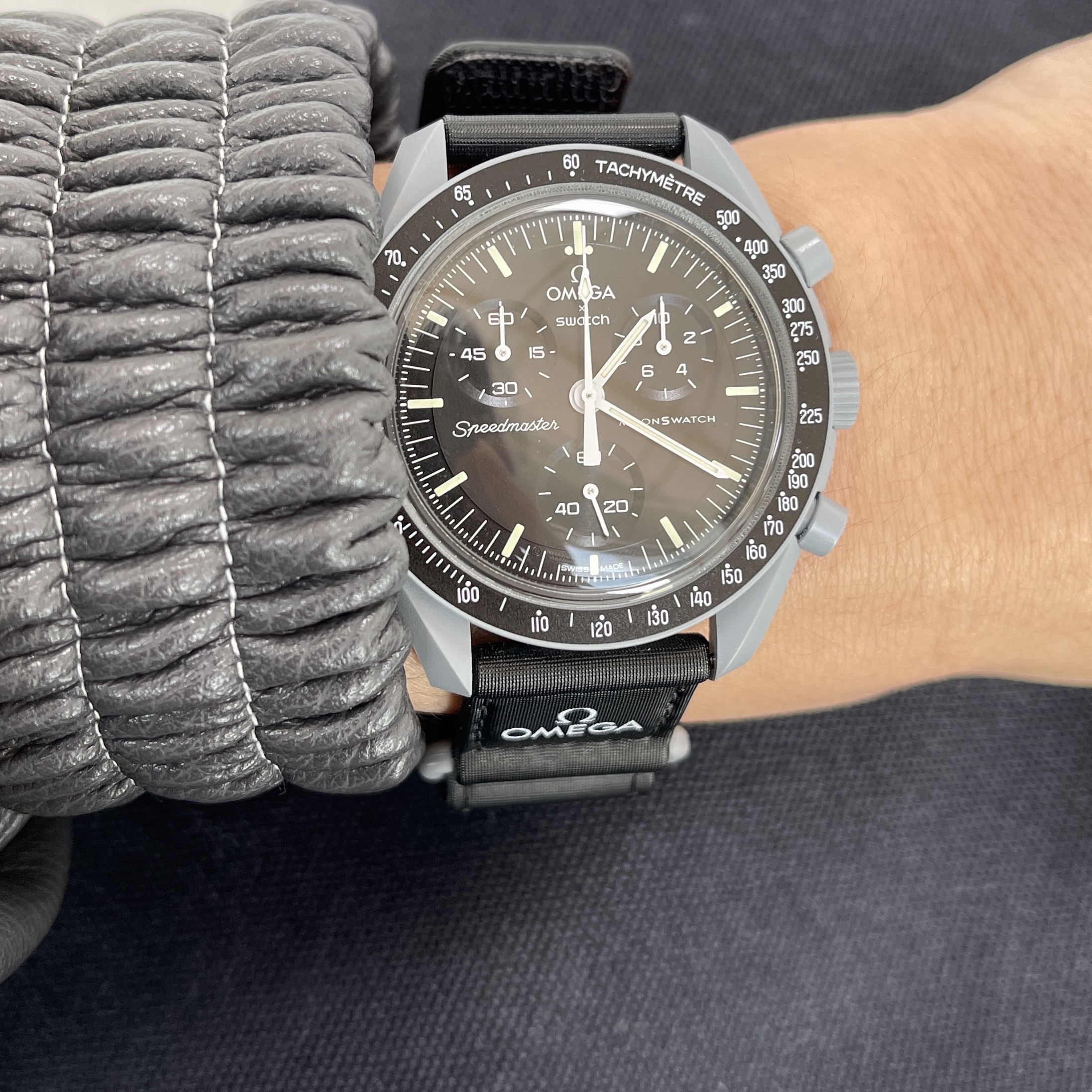 Swatch x Omega Bioceramic MoonSwatch Mission To The Moon 착용 스타일