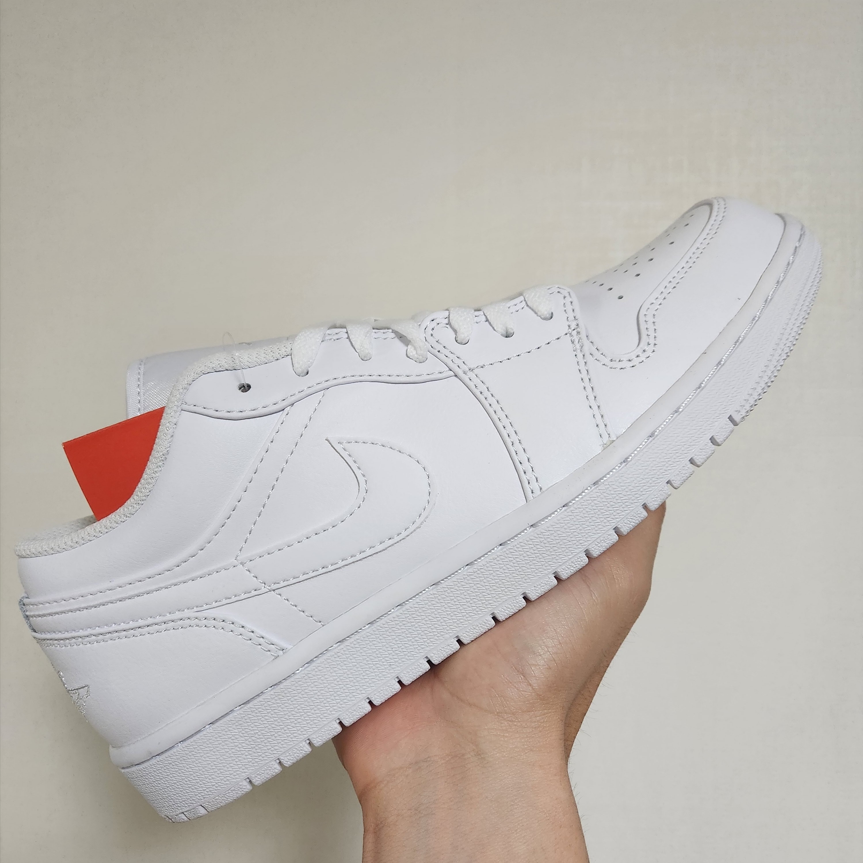 Jordan 1 Low Triple White 착용 스타일