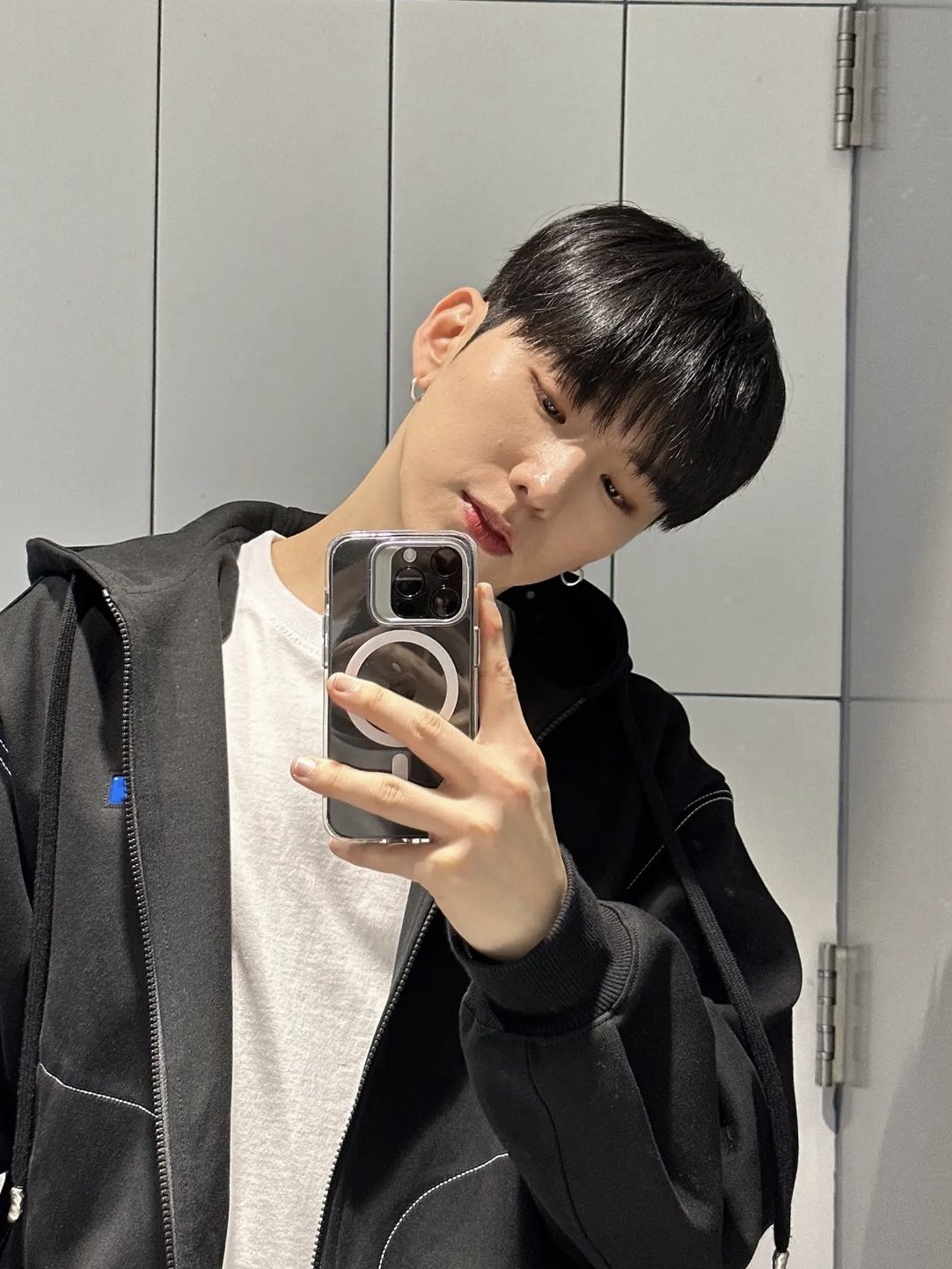 Ader Error TRS Hoodie Zip-Up Noir 착용 스타일 - 1