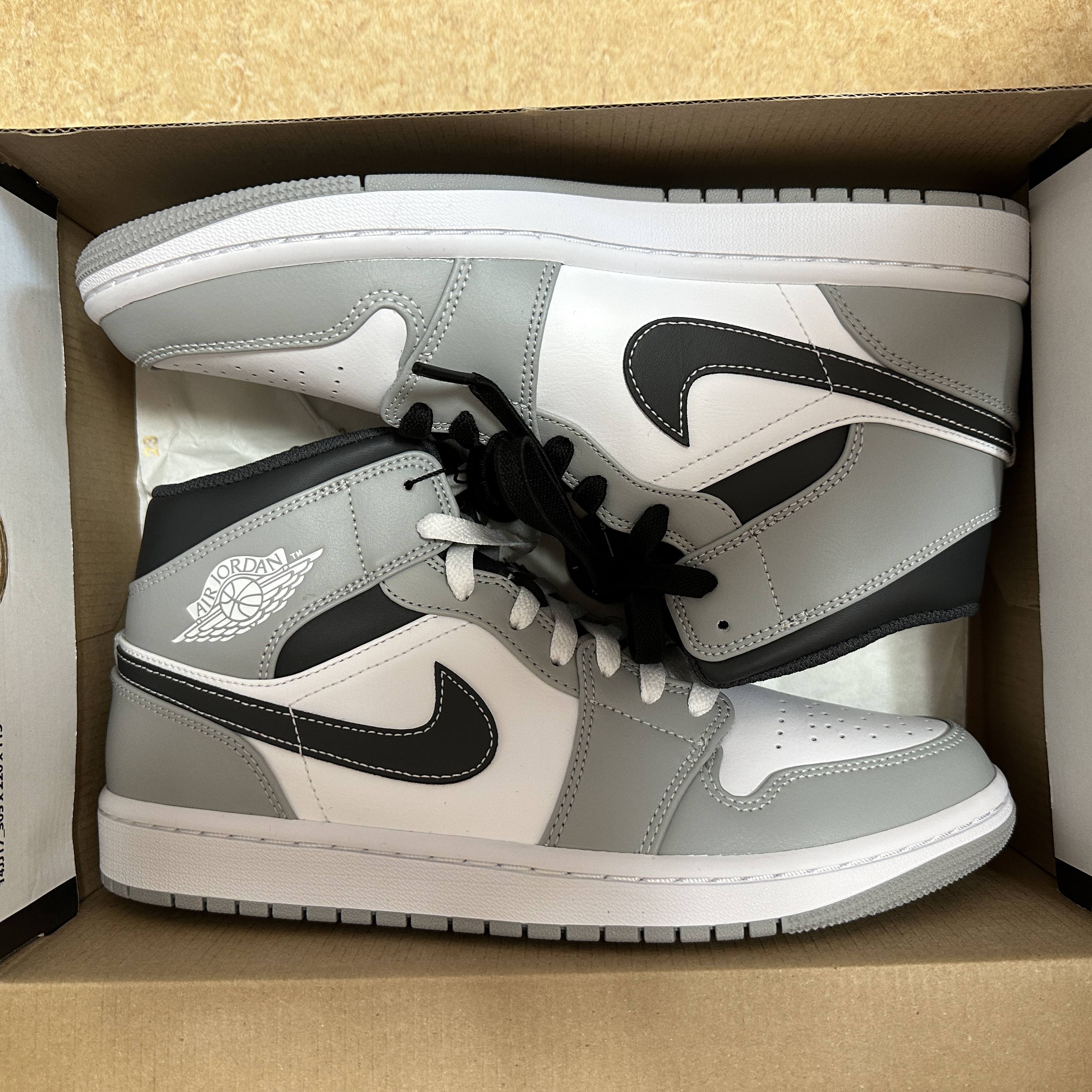 Jordan 1 Mid Light Smoke Grey Anthracite 착용 스타일