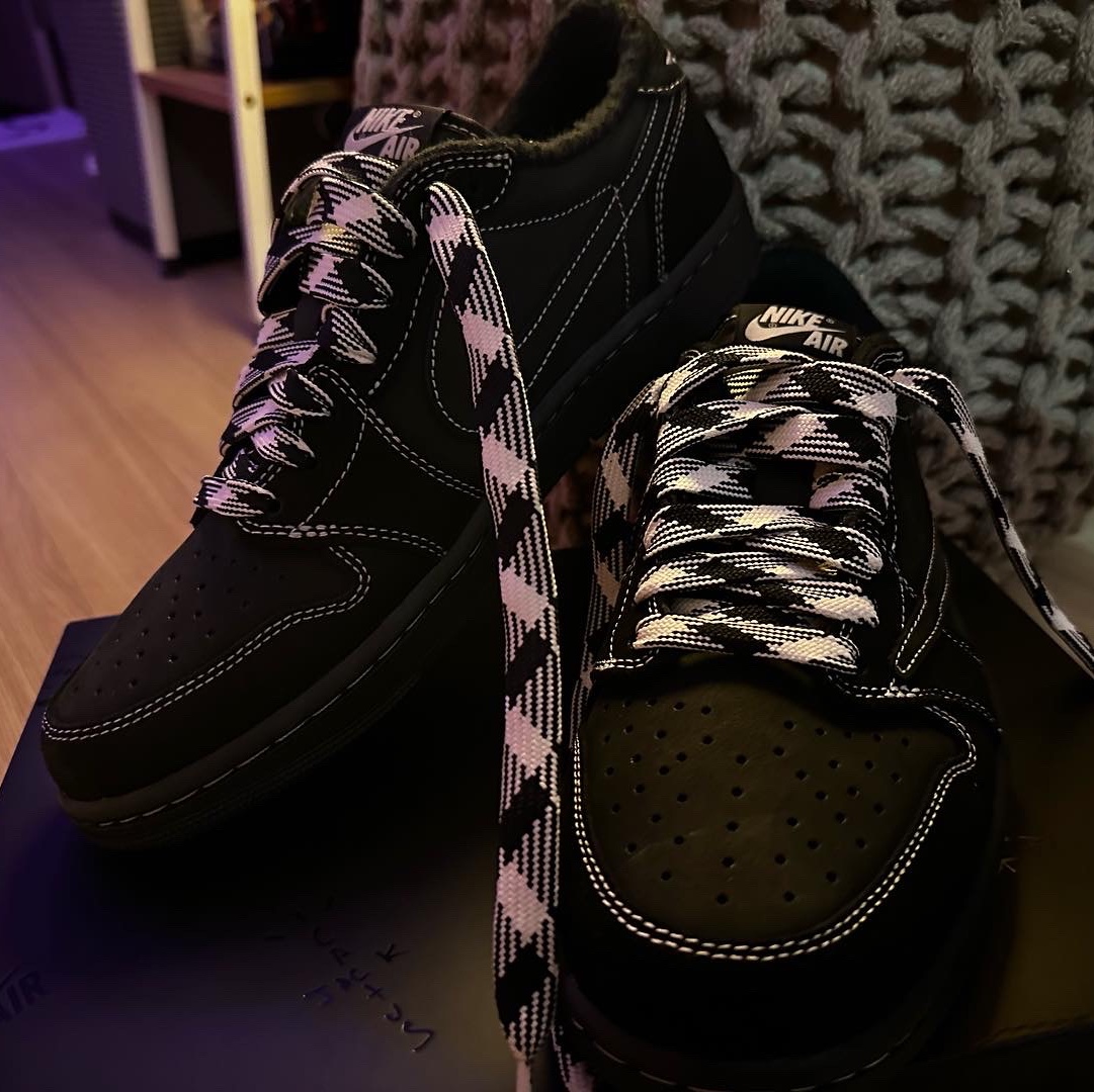 Jordan 1 x Travis Scott Retro Low OG SP Black Phantom 착용 스타일 - 1