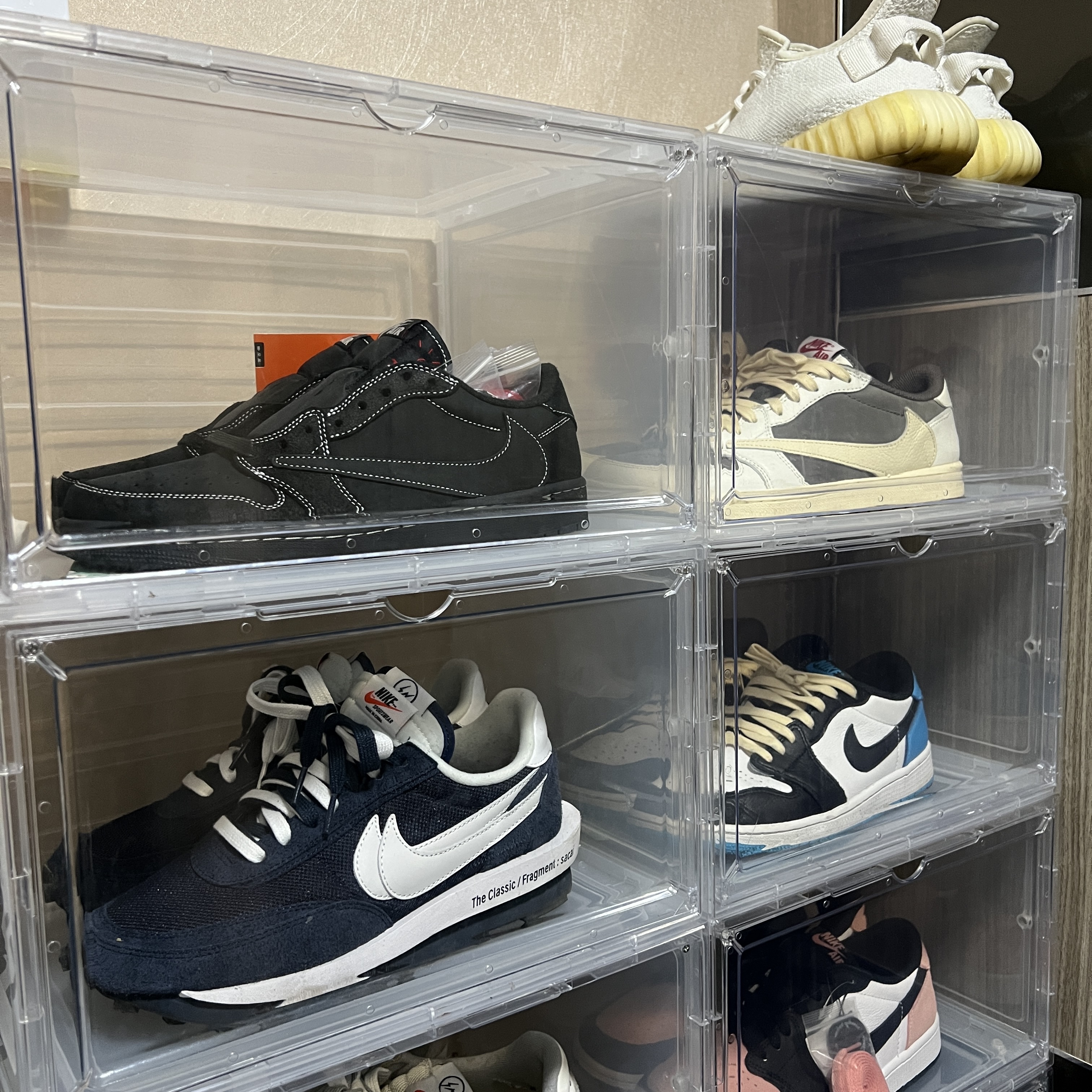 Jordan 1 x Travis Scott Retro Low OG SP Black Phantom, Jordan 1 x Travis Scott Retro Low OG SP Sail and Ridgerock 착용 스타일