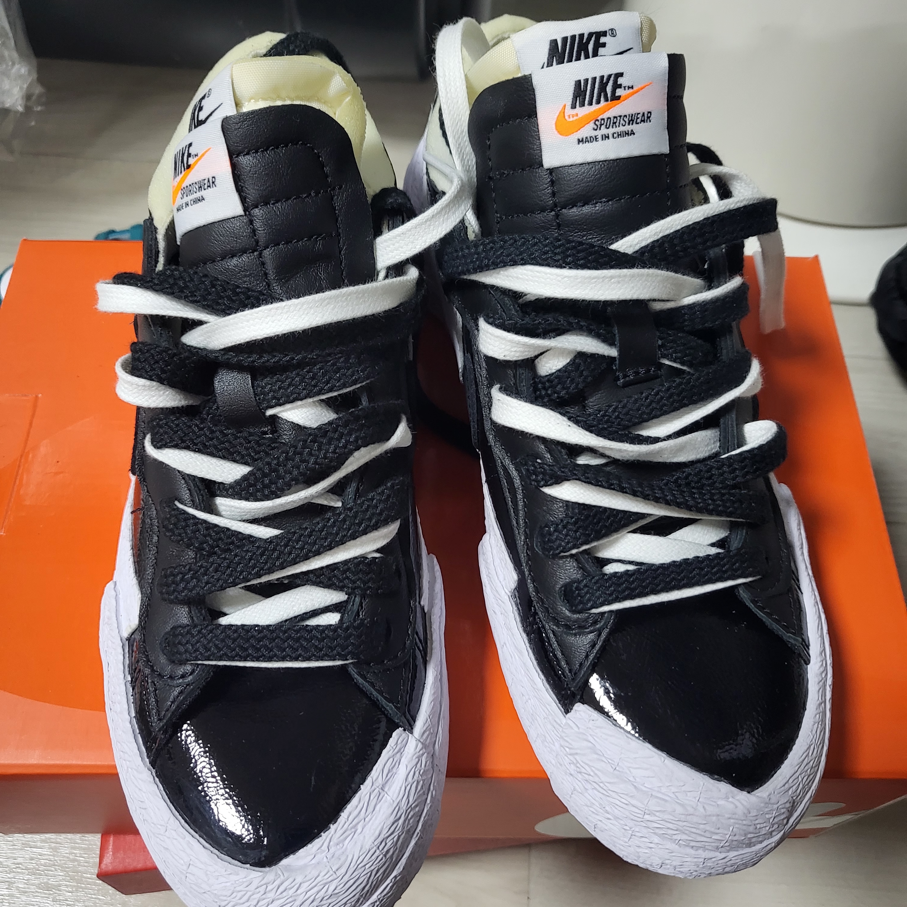 Nike x Sacai Blazer Low Black Patent Leather 착용 스타일