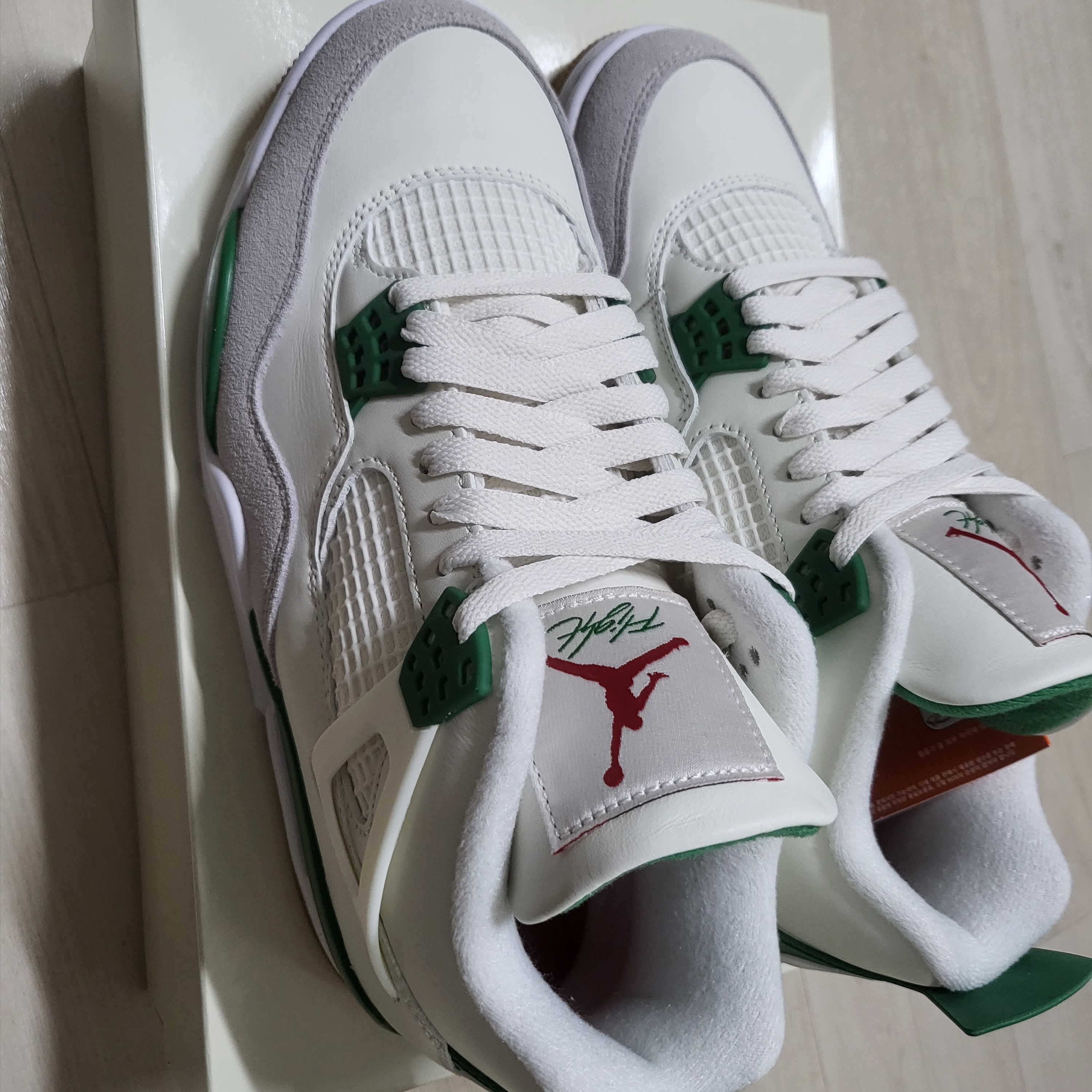 Jordan 4 x Nike SB Retro SP Pine Green 착용 스타일