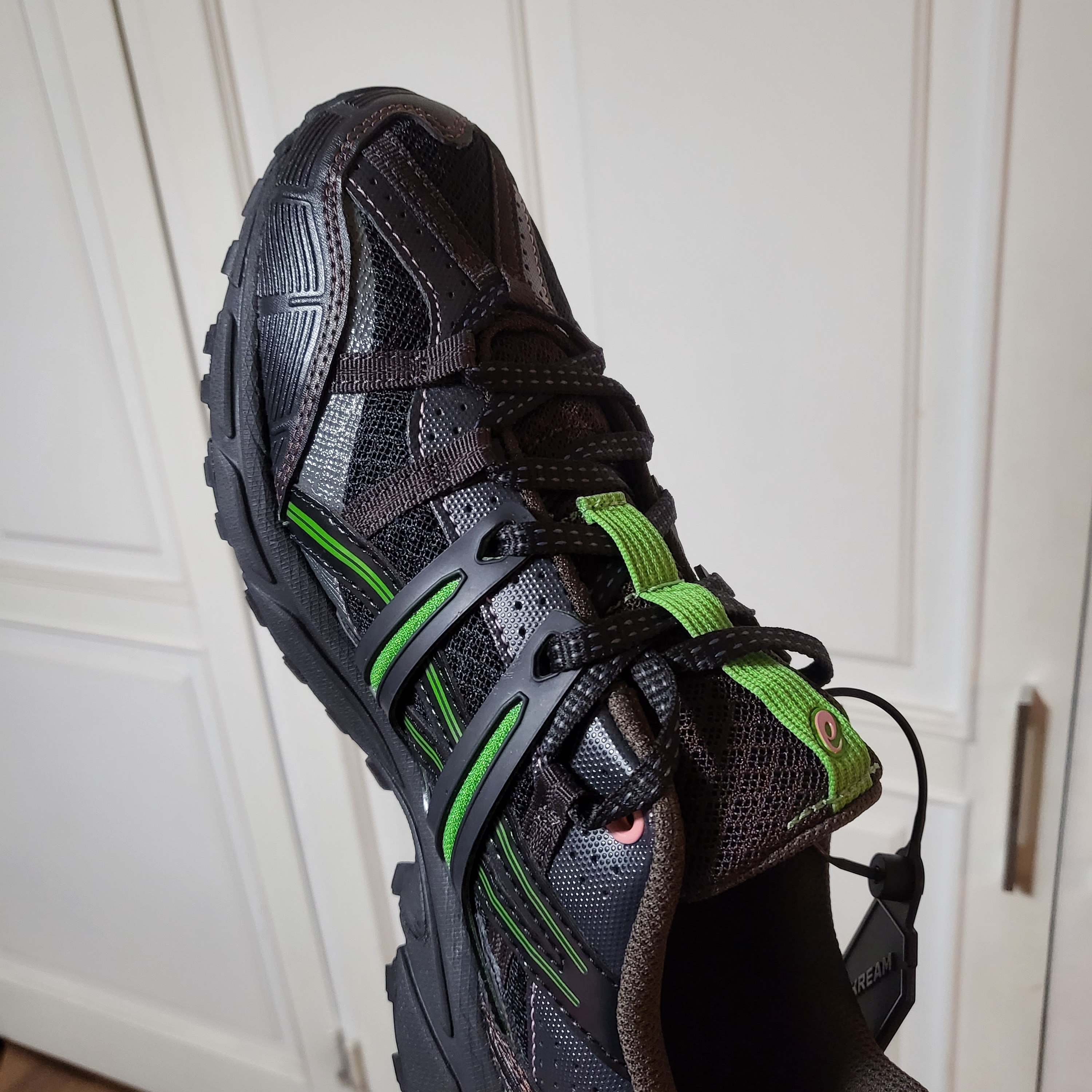 Asics x Andersson Bell Gel-Sonoma 15-50 Black Green 착용 스타일 - 2