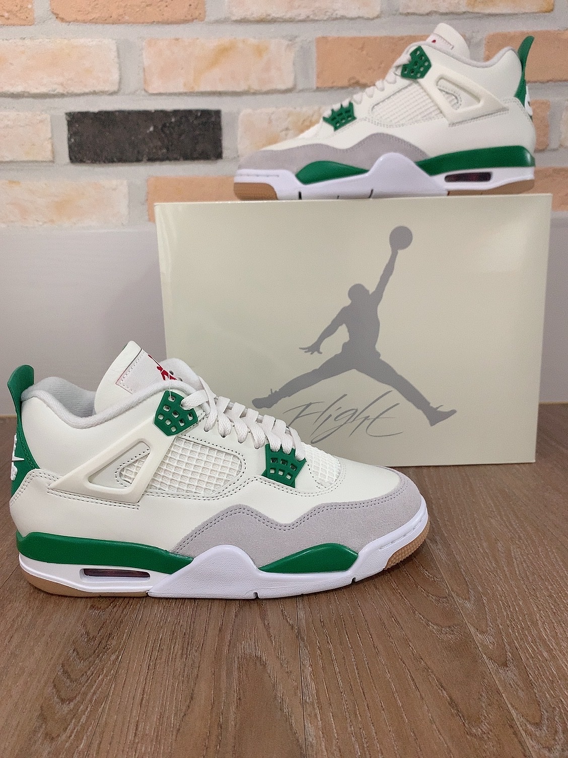 Jordan 4 x Nike SB Retro SP Pine Green 착용 스타일 - 5