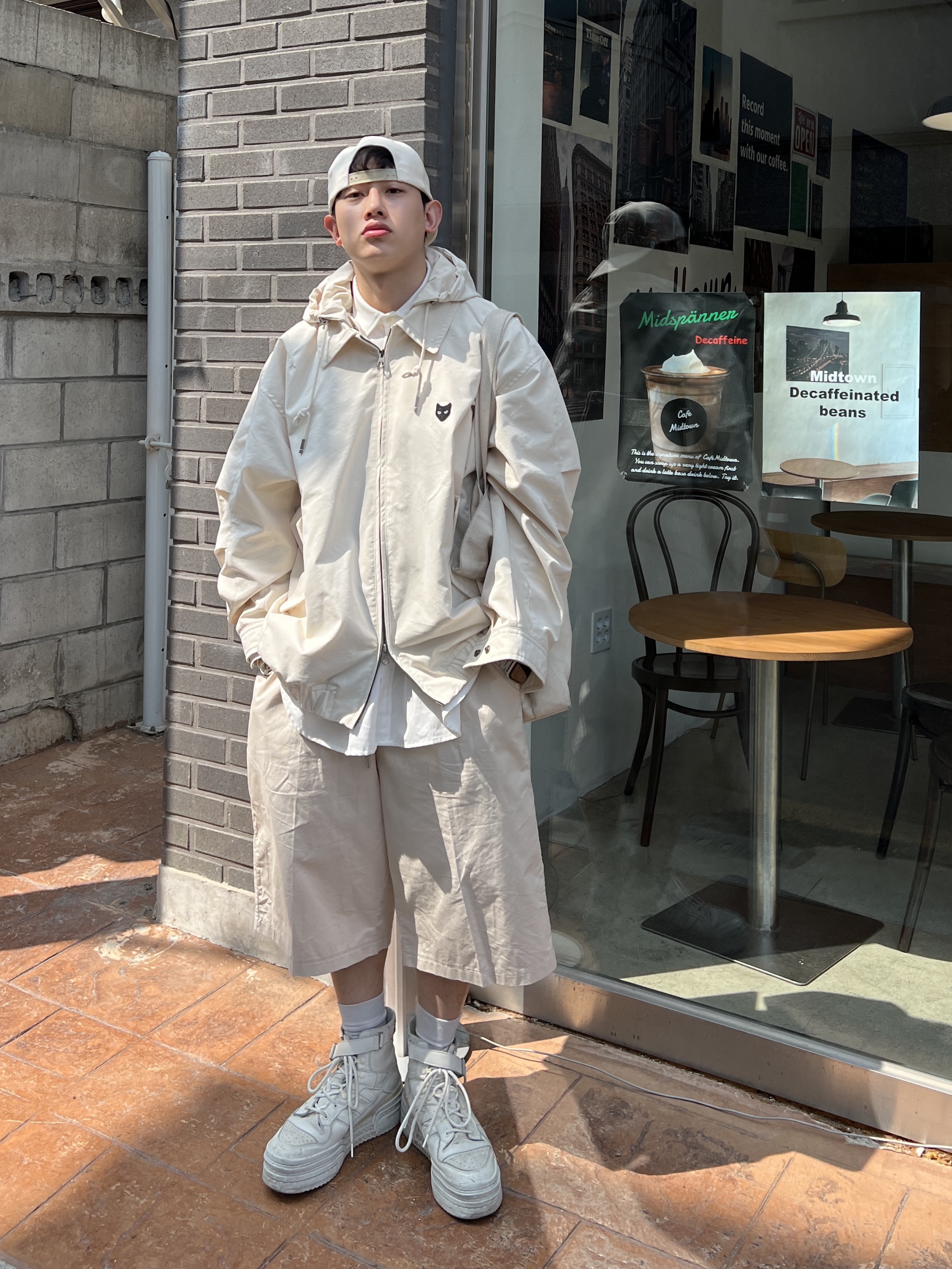 (W) Adidas Triple Platforum Hi Off White 착용 스타일 - 1
