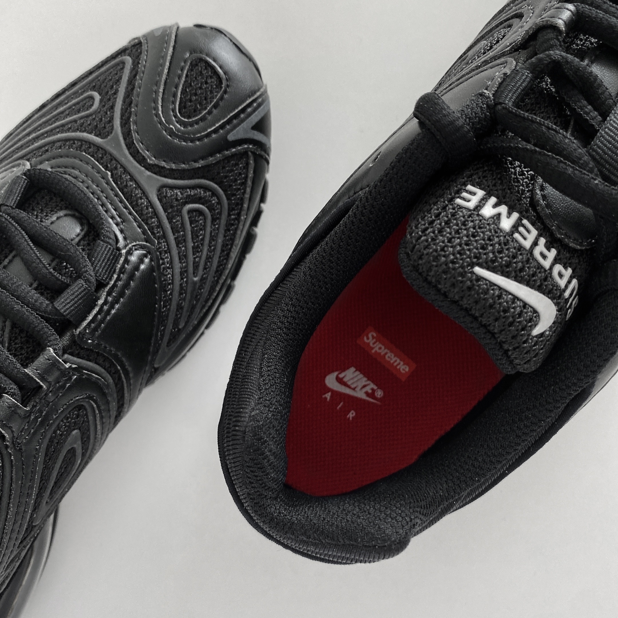 Nike x Supreme Air Max 98 TL Black 착용 스타일 - 5