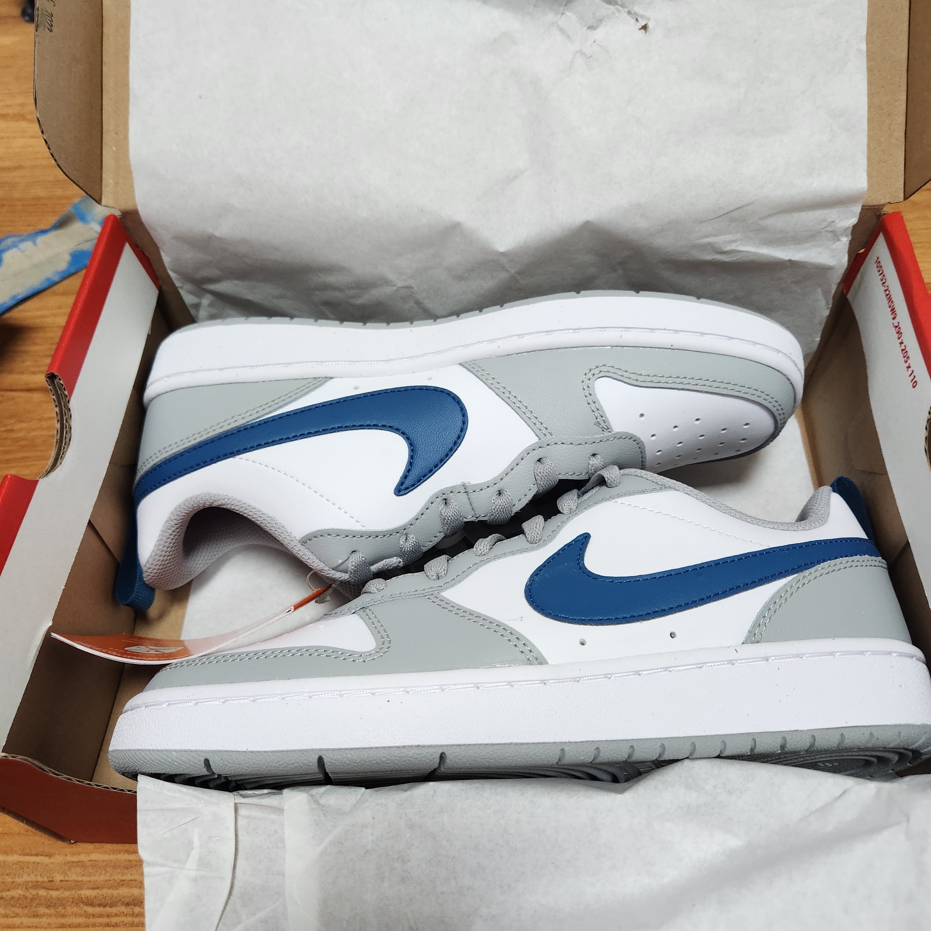 (GS) Nike Court Borough Low 2 Light Smoke Grey 착용 스타일 - 1