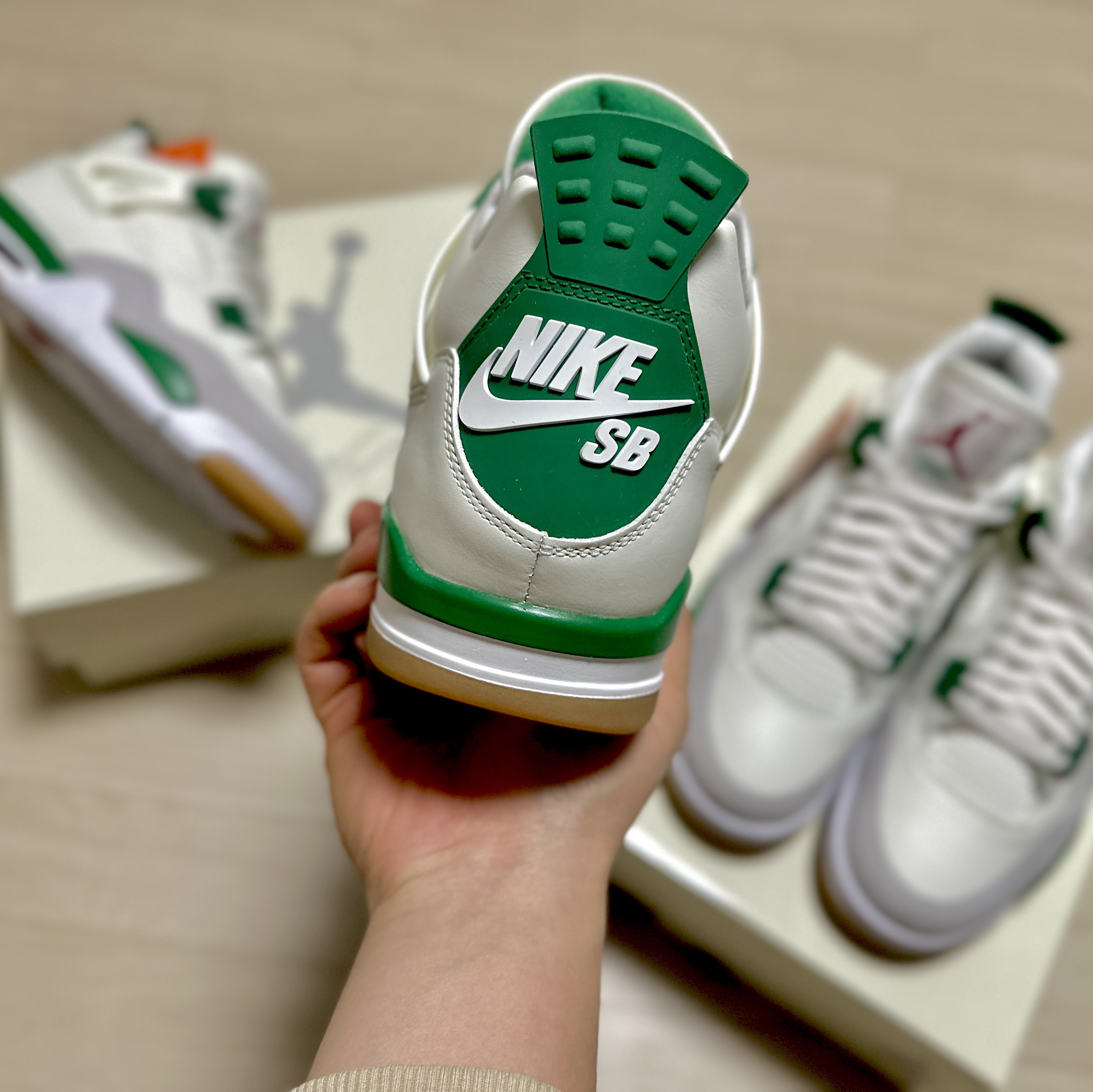 Jordan 4 x Nike SB Retro SP Pine Green 착용 스타일 - 1