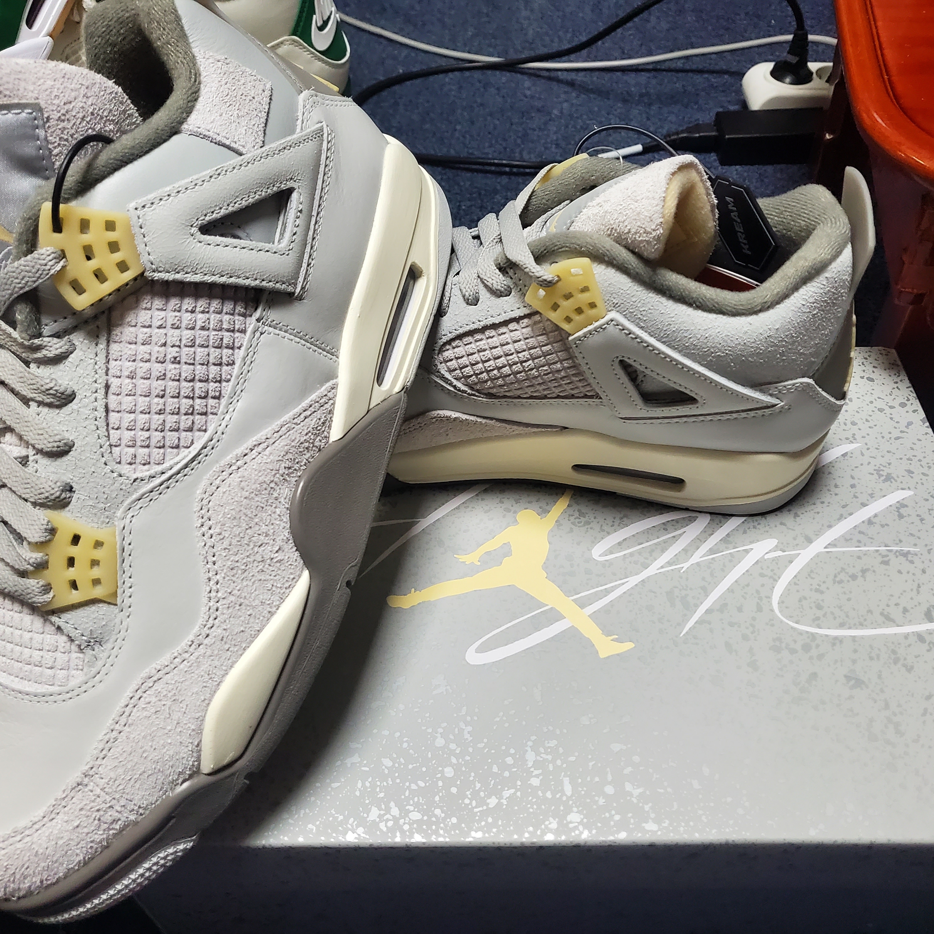 Jordan 4 x A Ma Maniere Retro Violet Ore, Jordan 4 x Nike SB Retro SP Pine Green 착용 스타일 - 3