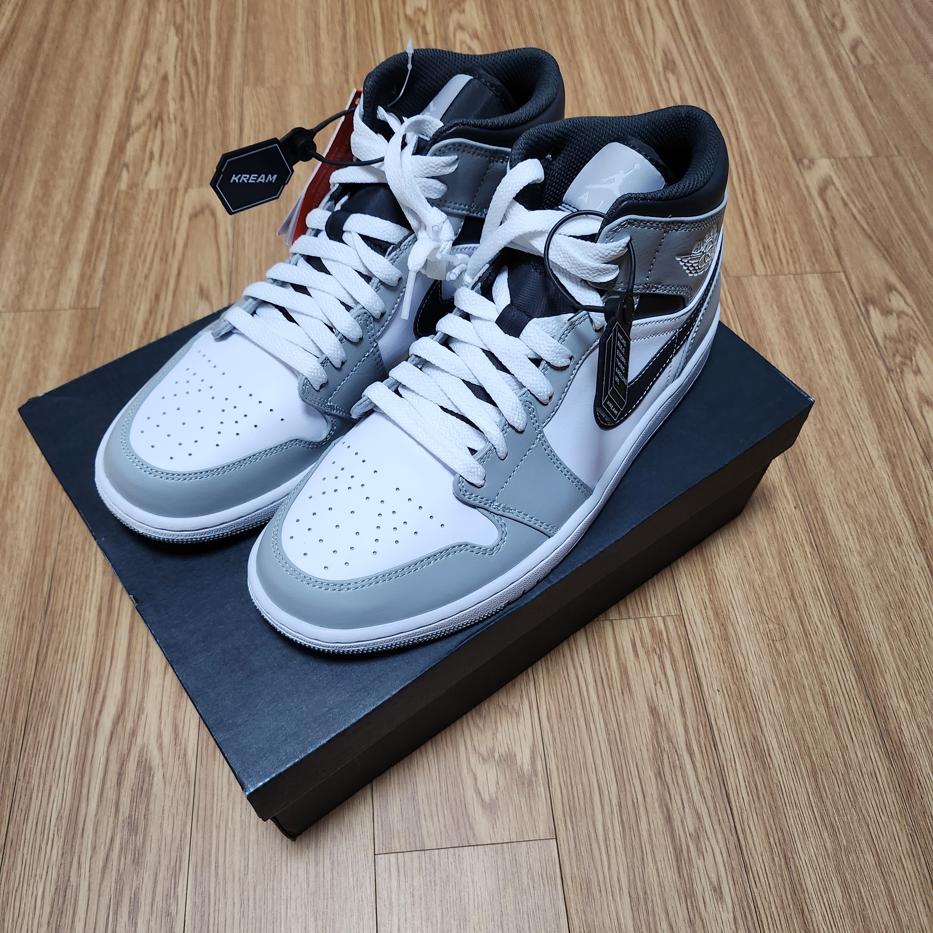 Jordan 1 Mid Light Smoke Grey Anthracite 착용 스타일