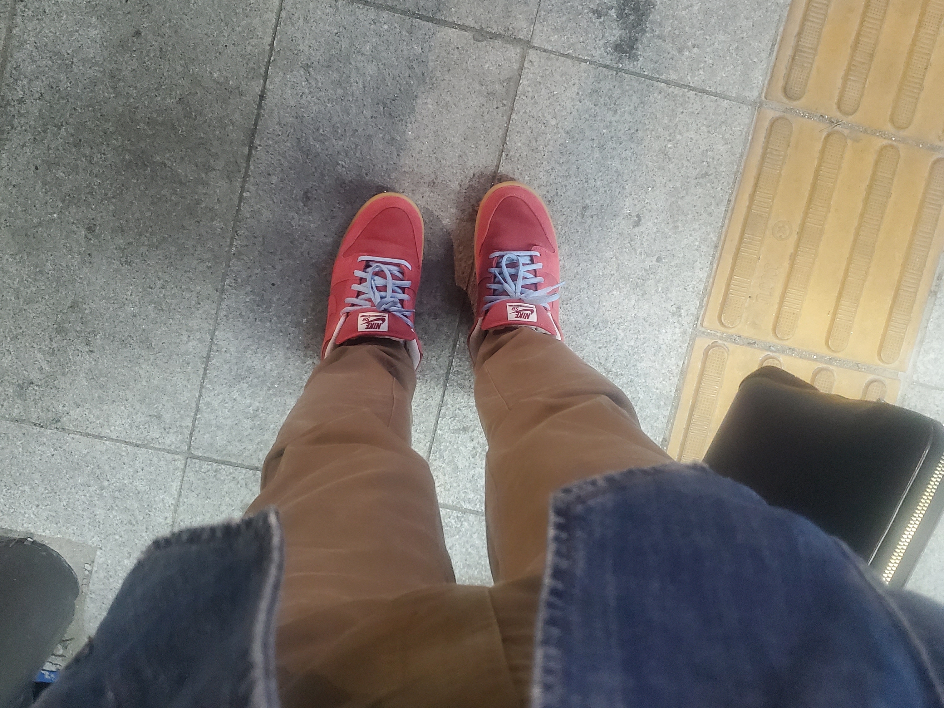 Nike SB Dunk Low Adobe 착용 스타일