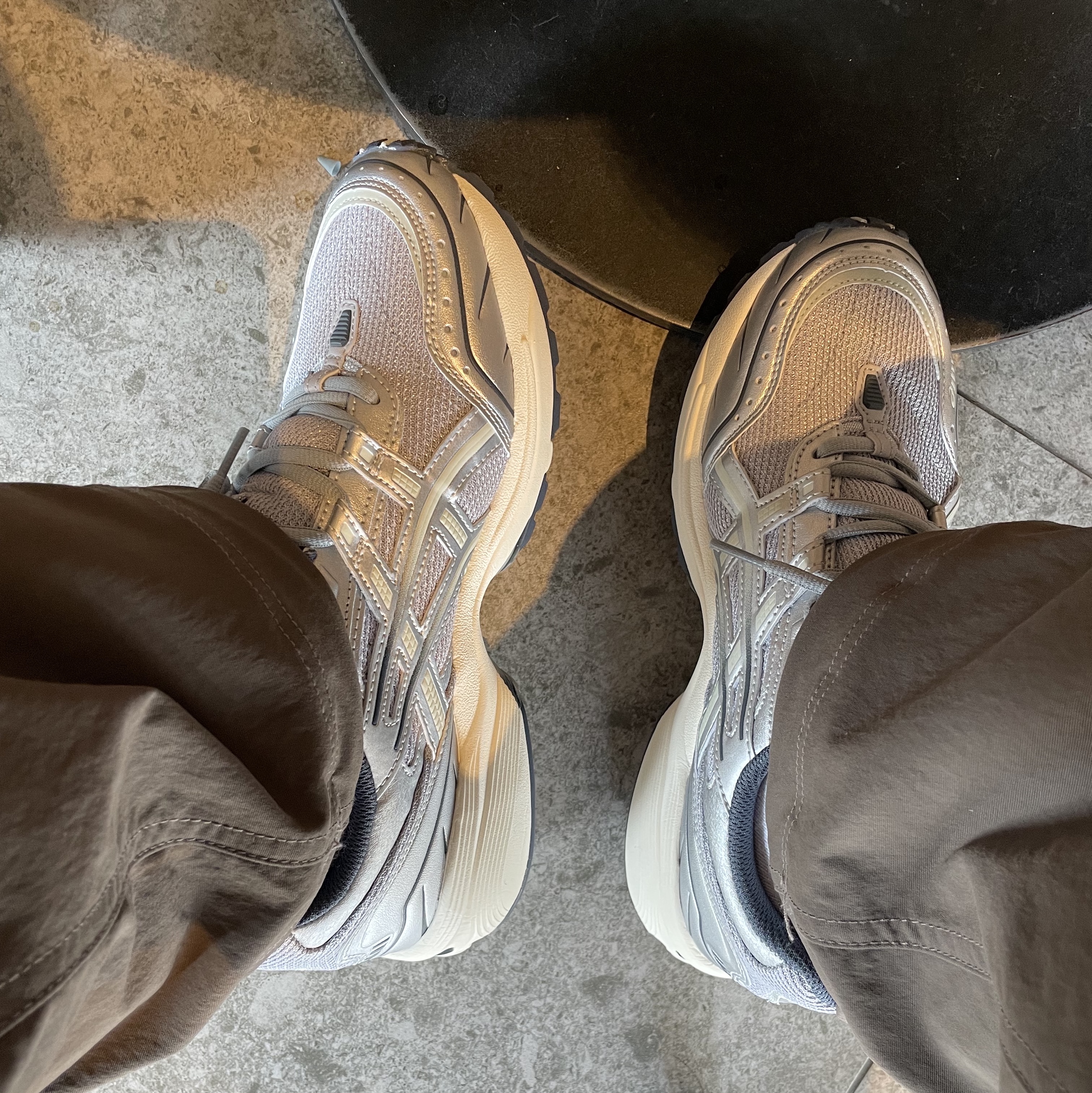 Asics Gel-1090 Piedmont Grey 착용 스타일 - 2