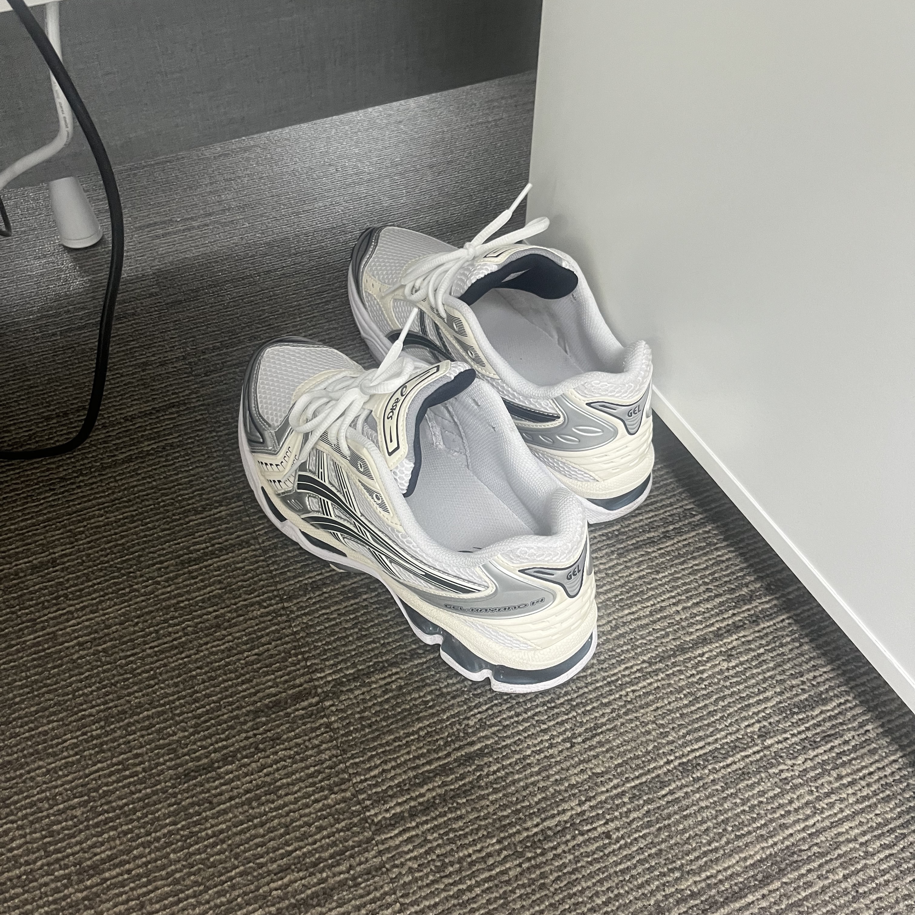 (W) Asics Gel-Kayano 14 White Midnight 착용 스타일