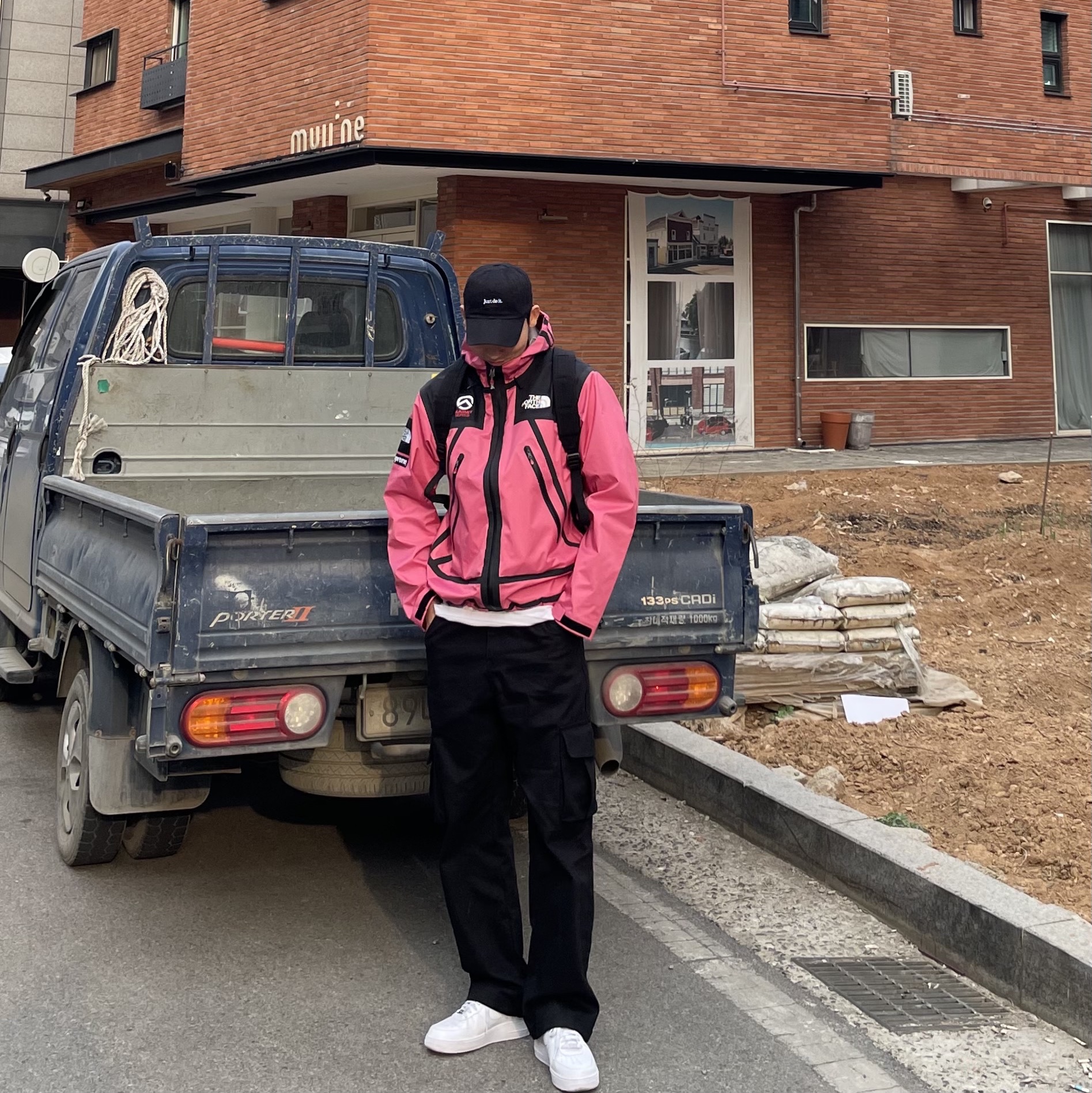 Supreme x The North Face Summit Series Outer Tape Seam Jacket Pink - 21SS, Nike Air Force 1 '07 Low White 착용 스타일