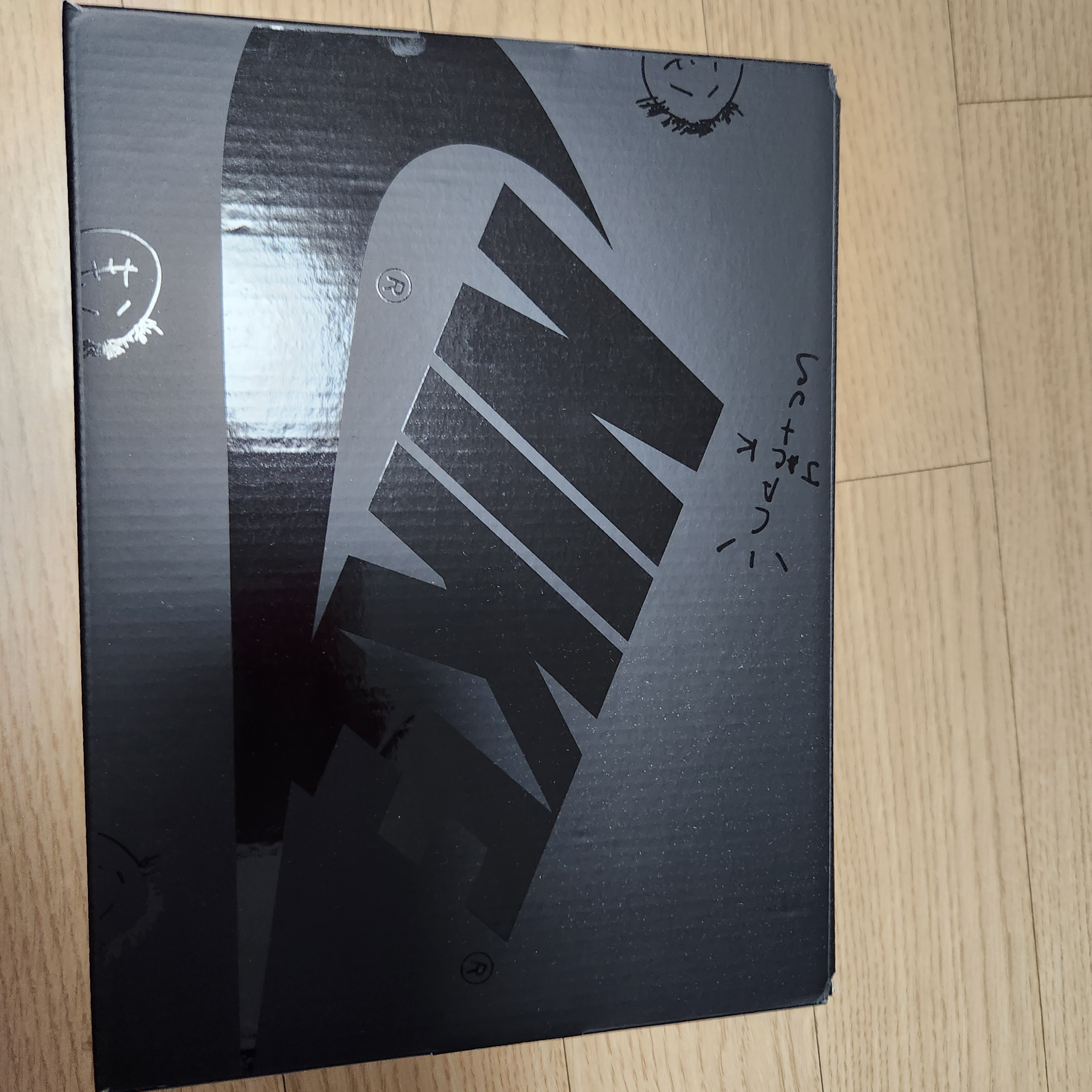 (PS) Jordan 1 x Travis Scott Retro Low OG SP Black Phantom 착용 스타일 - 1