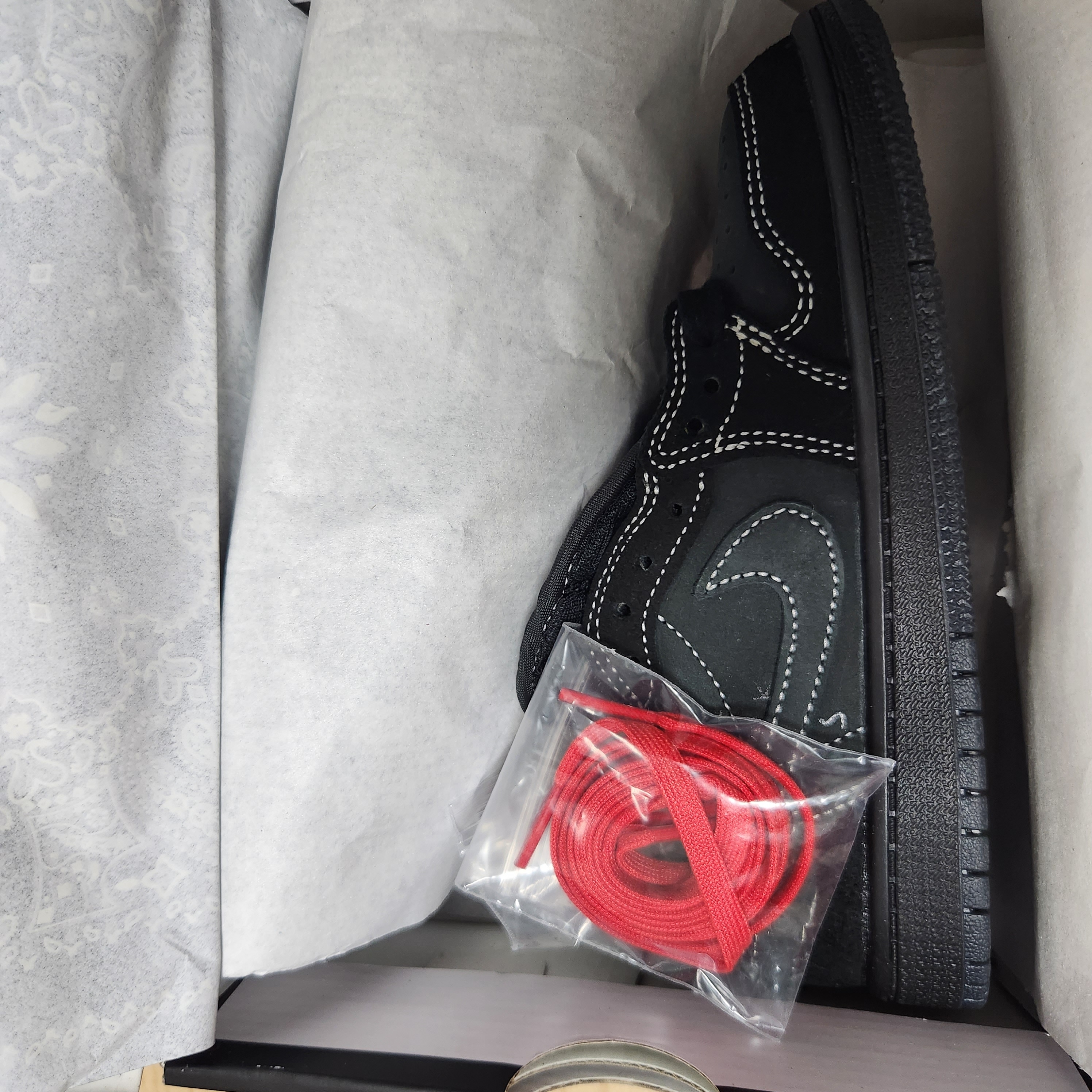 (PS) Jordan 1 x Travis Scott Retro Low OG SP Black Phantom 착용 스타일 - 3