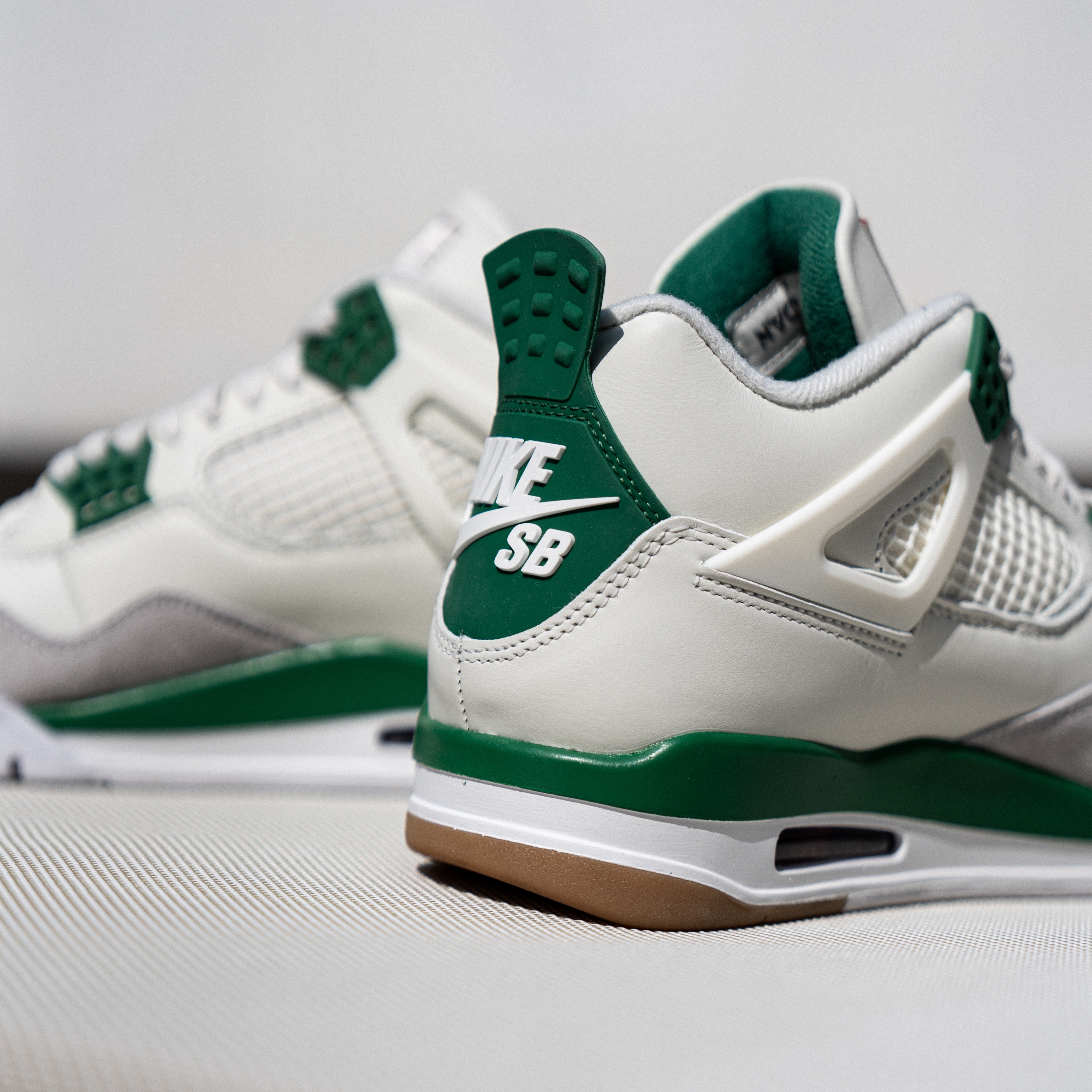 Jordan 4 x Nike SB Retro SP Pine Green 착용 스타일 - 3
