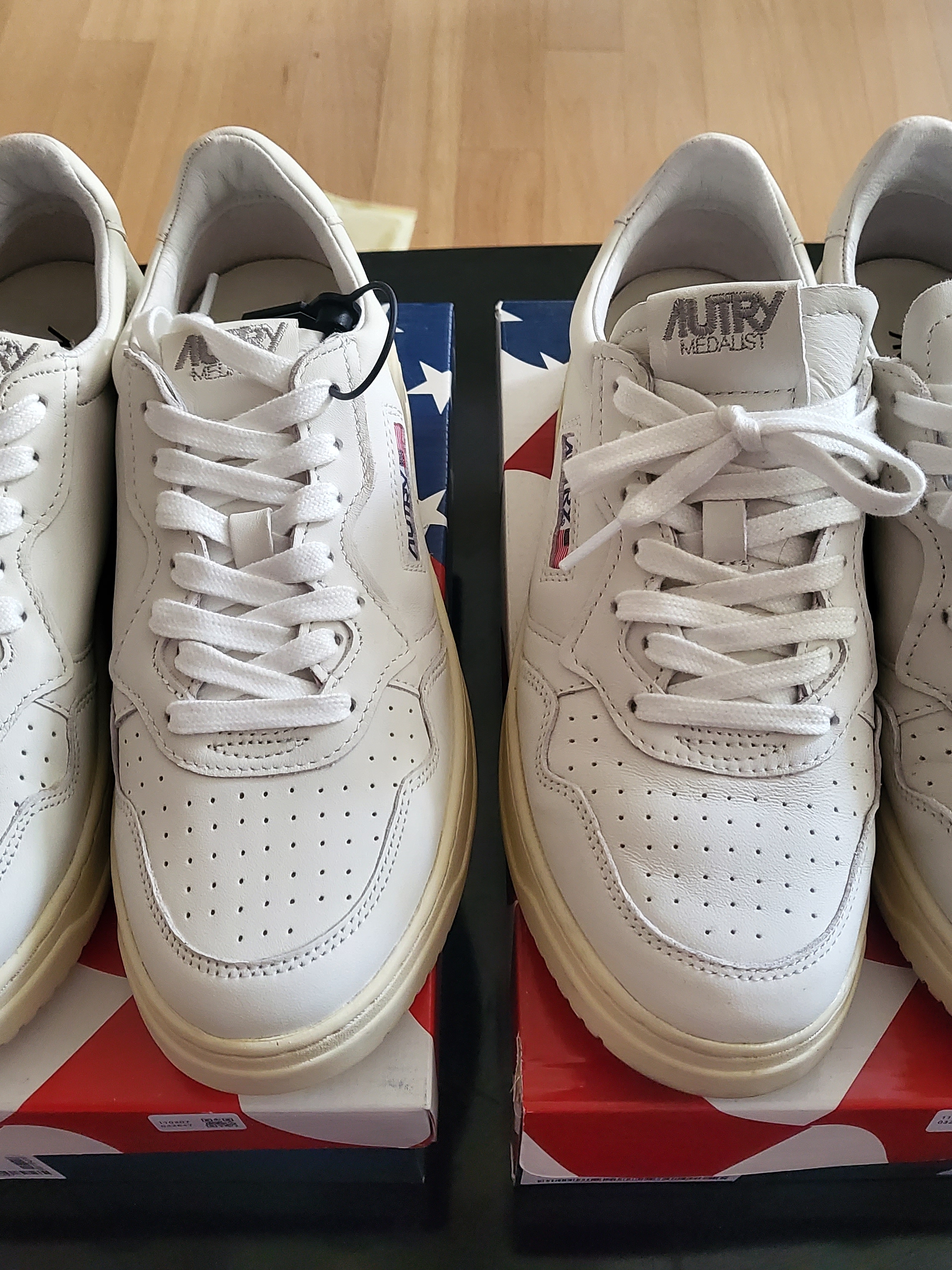 Autry Medalist Low Goatskin Sneakers White 착용 스타일 - 2