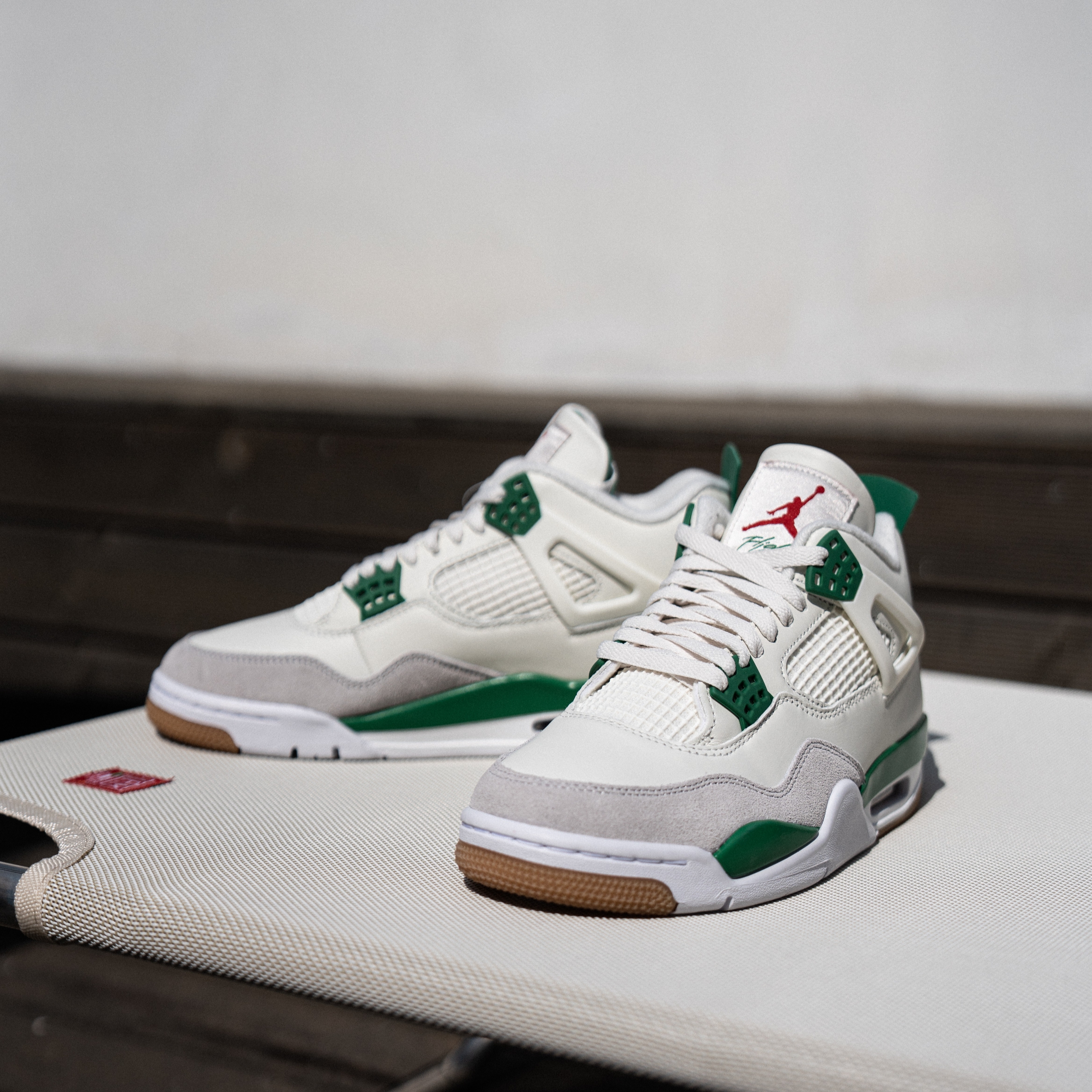 Jordan 4 x Nike SB Retro SP Pine Green 착용 스타일 - 1