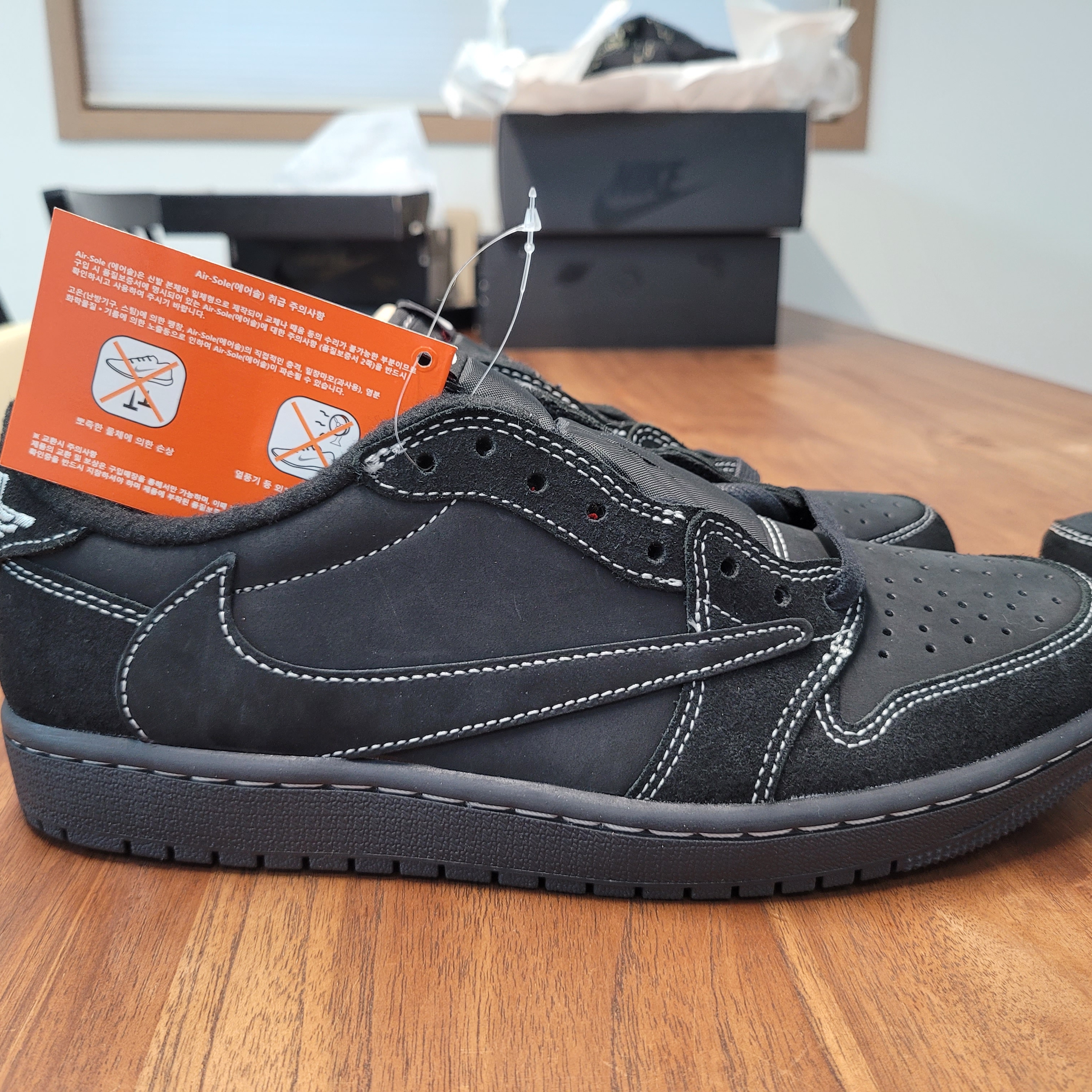 Jordan 1 x Travis Scott Retro Low OG SP Black Phantom 착용 스타일
