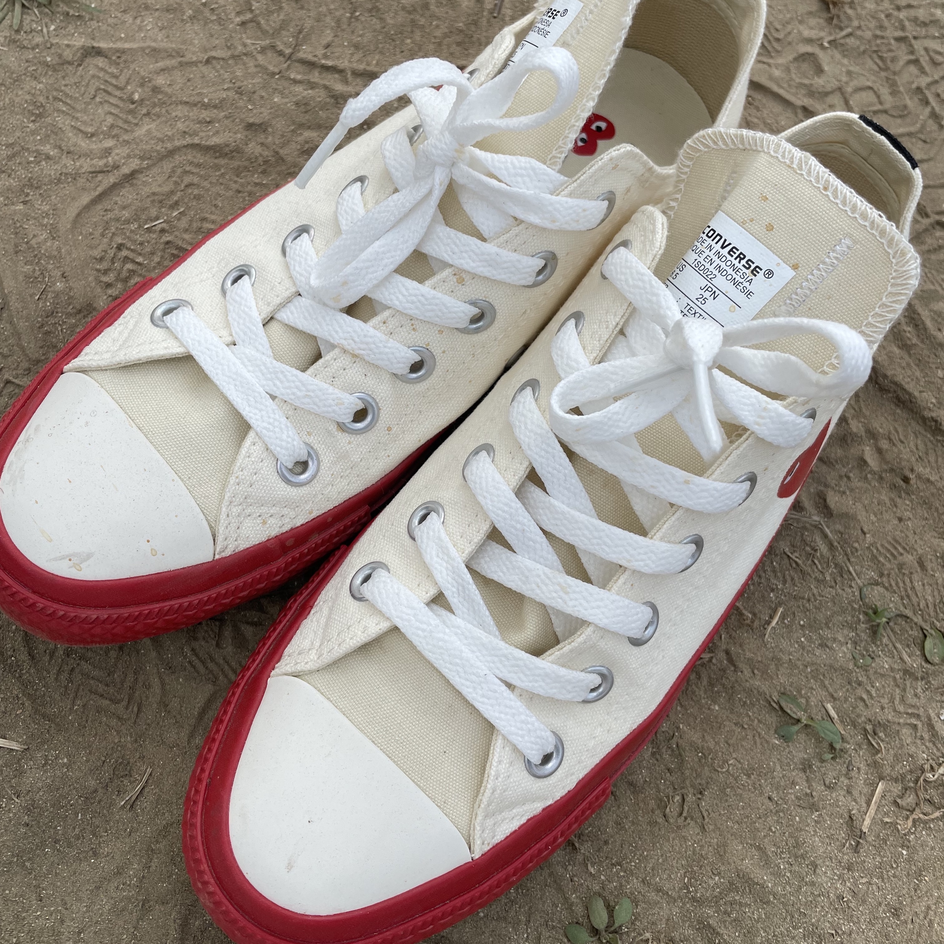 Converse x Play Comme des Garcons Chuck 70 Ox Pristine 착용 스타일 - 2