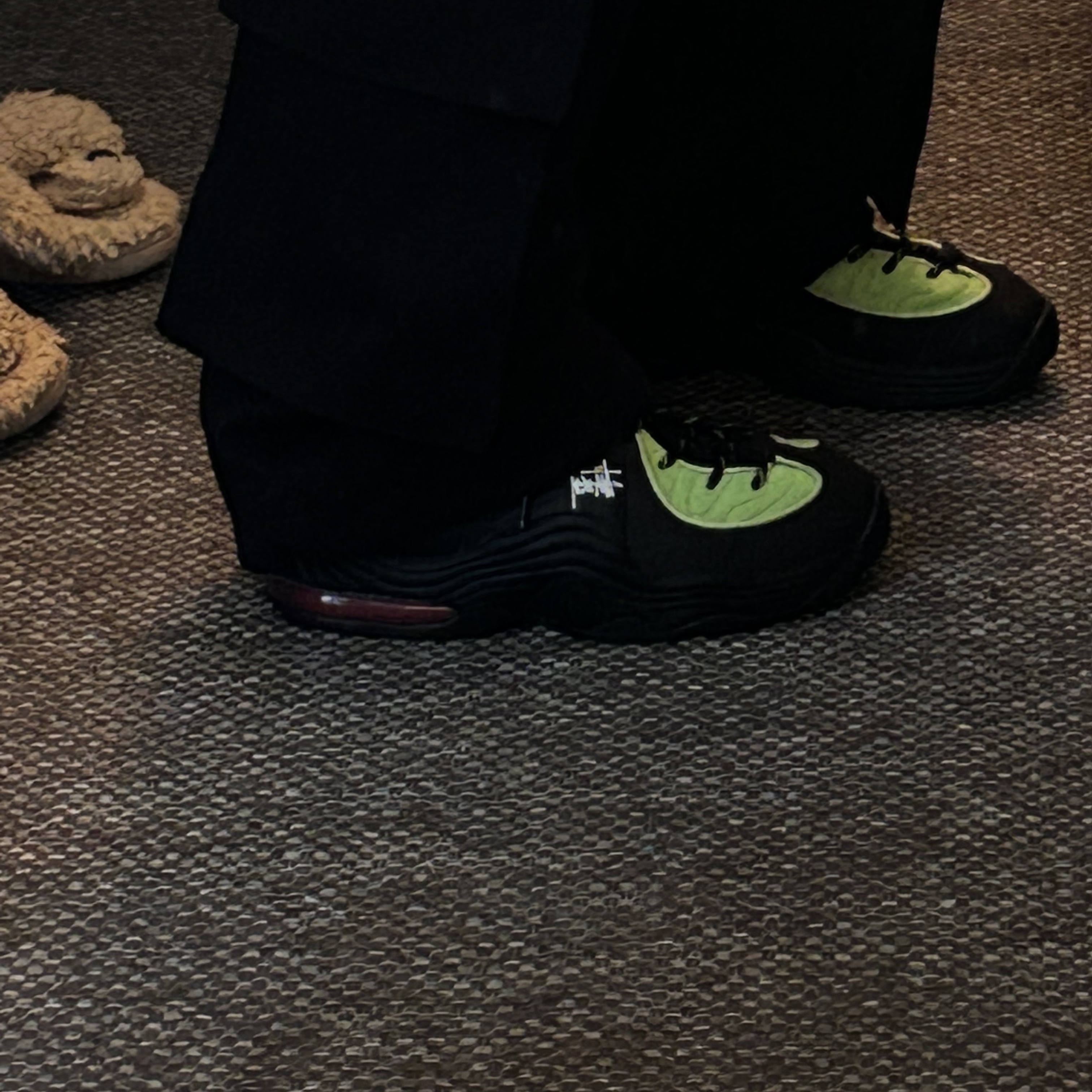 Nike x Stussy Air Penny II Vivid Green and Black 착용 스타일