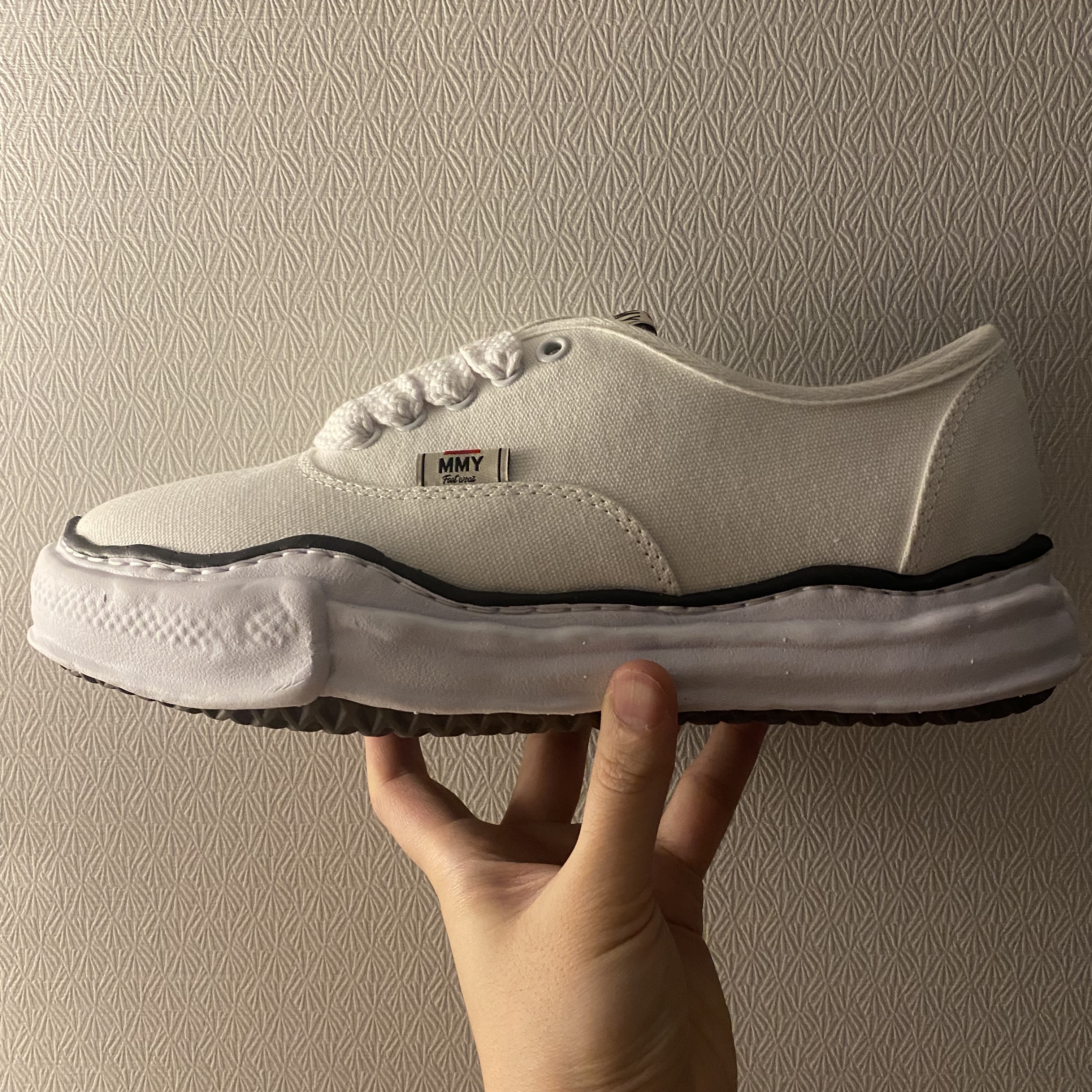 Maison Mihara Yasuhiro Baker OG Sole Canvas Low Cut Sneakers White 착용 스타일
