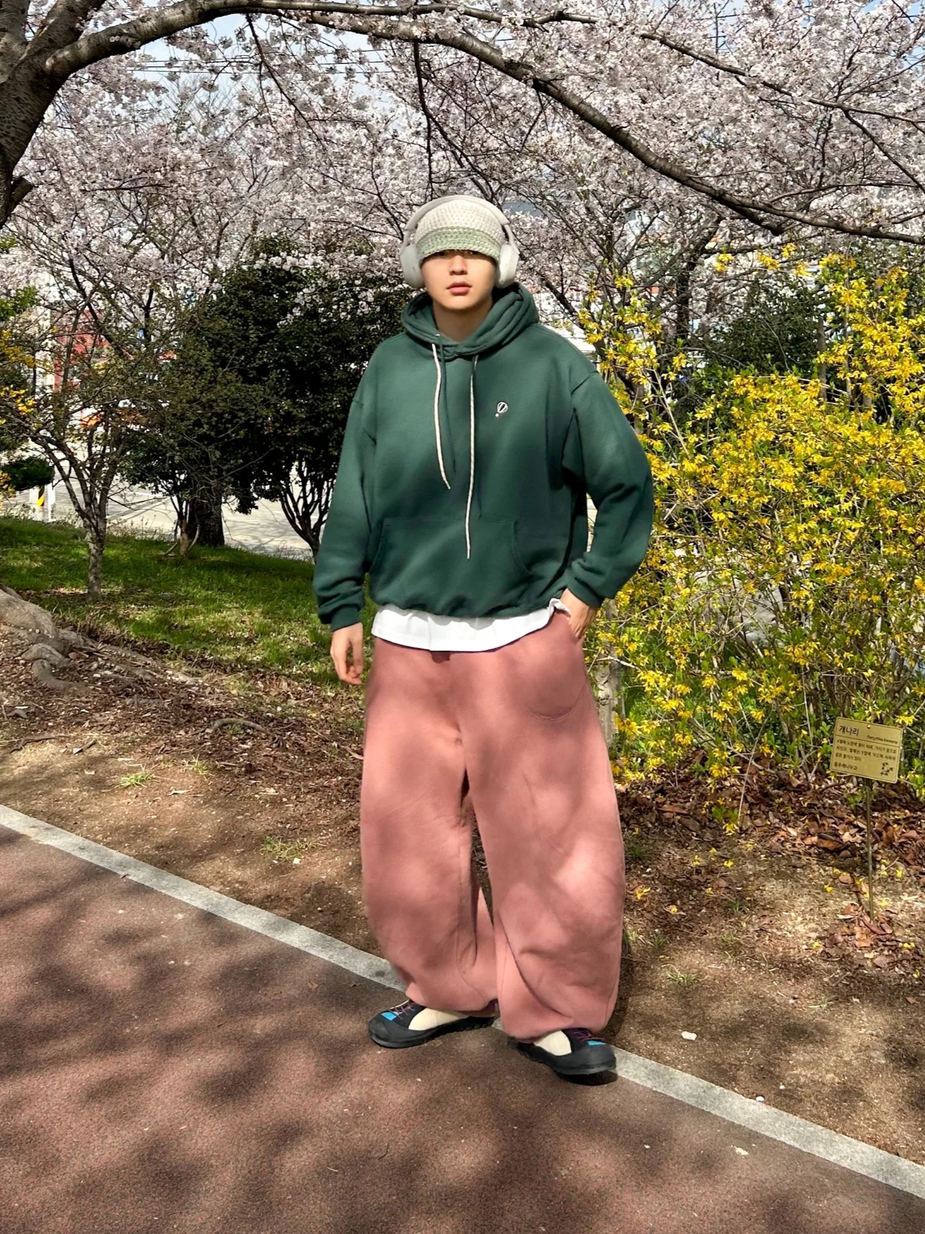 Keen Jasper Rocks SP Sneakers Beige, Sony WH-1000XM5 Silver (Korean Ver.) 착용 스타일 - 4