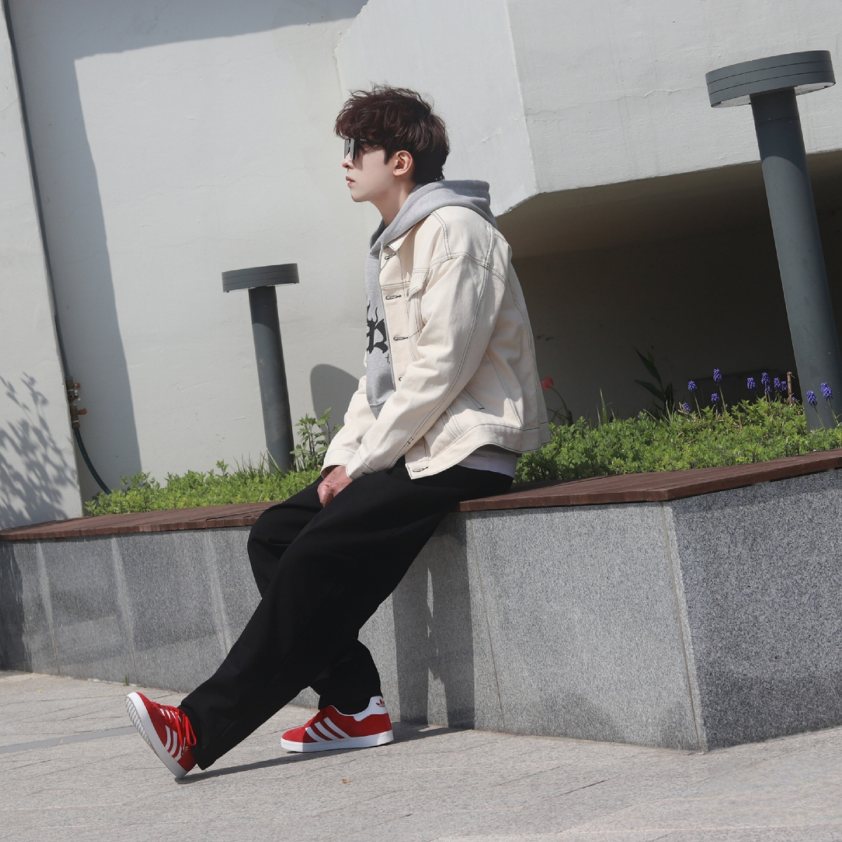 Adidas Gazelle Power Red 착용 스타일 - 2