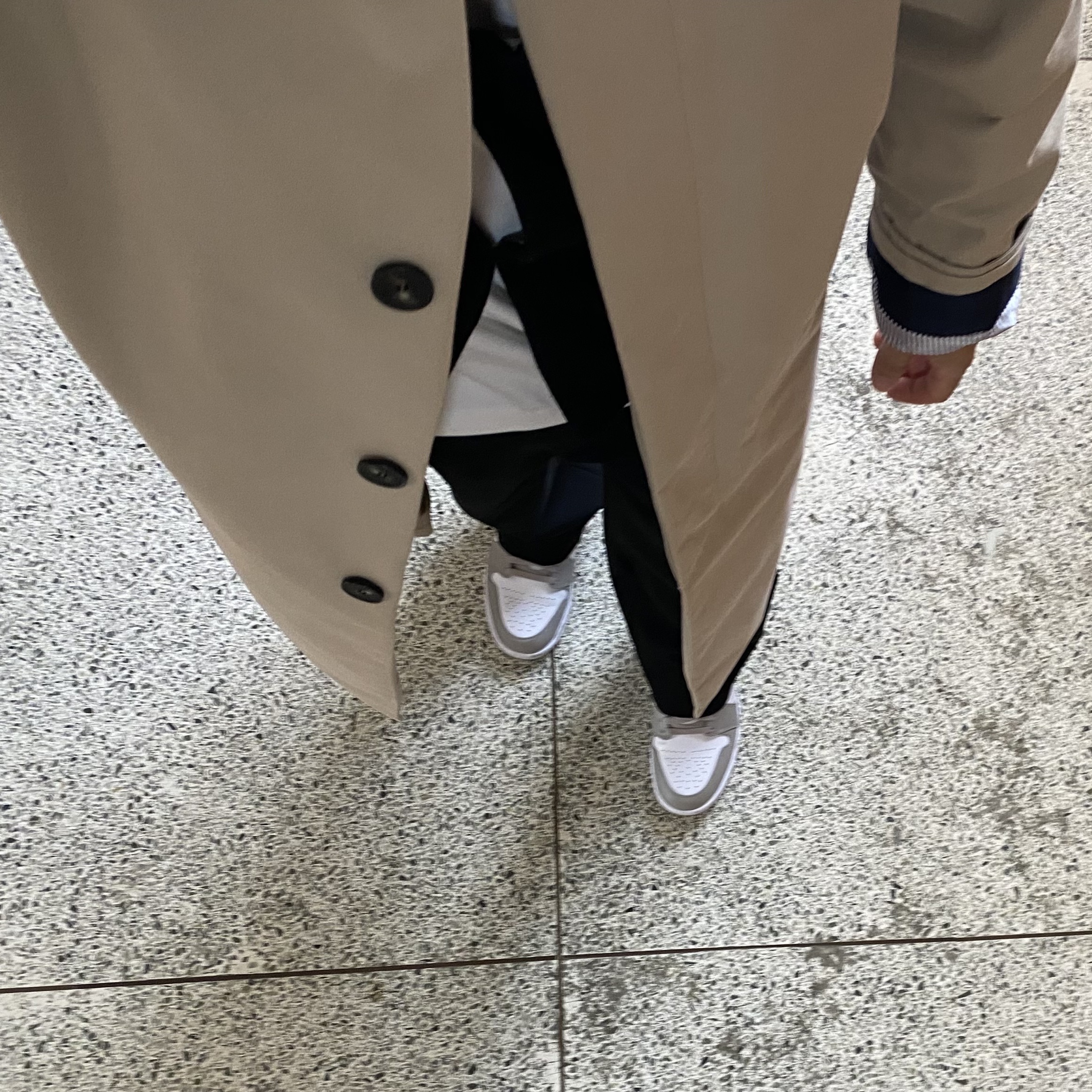 Jordan 1 Mid College Grey 착용 스타일