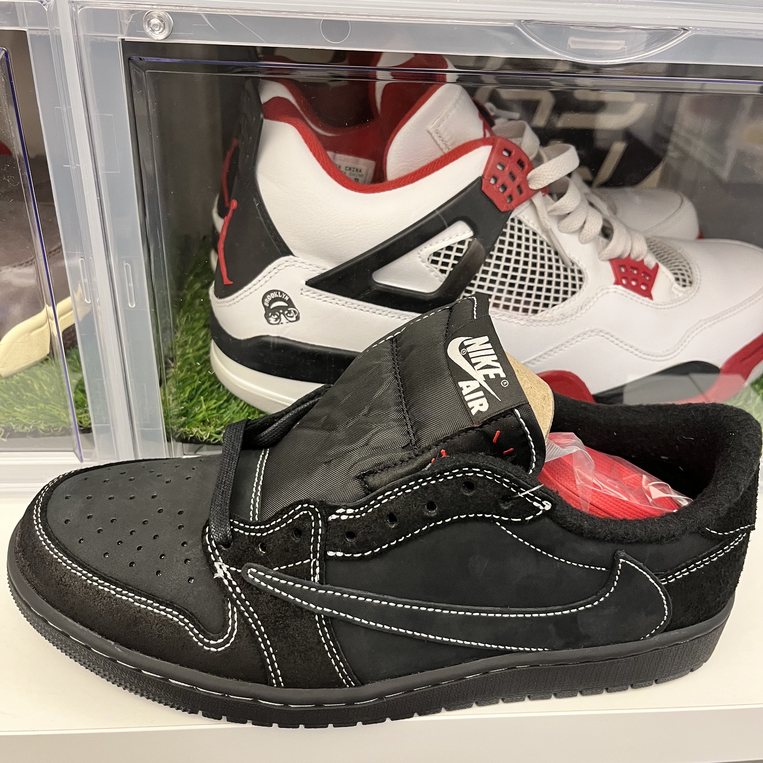 Jordan 1 x Travis Scott Retro Low OG SP Black Phantom 착용 스타일