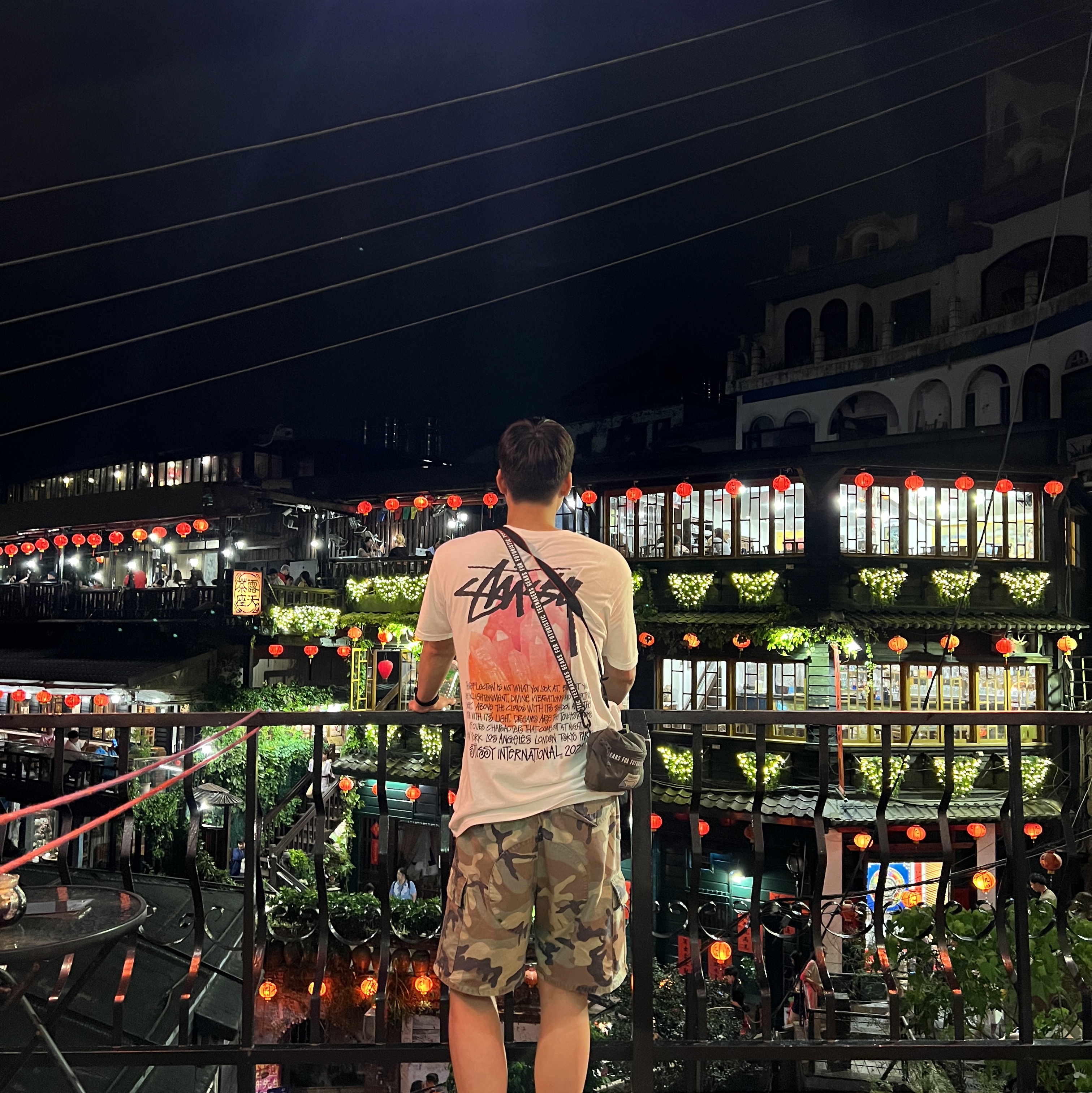 Stussy Ripstop Cargo Beach Shorts Camo, Stussy Reflection T-Shirt White 착용 스타일 - 2