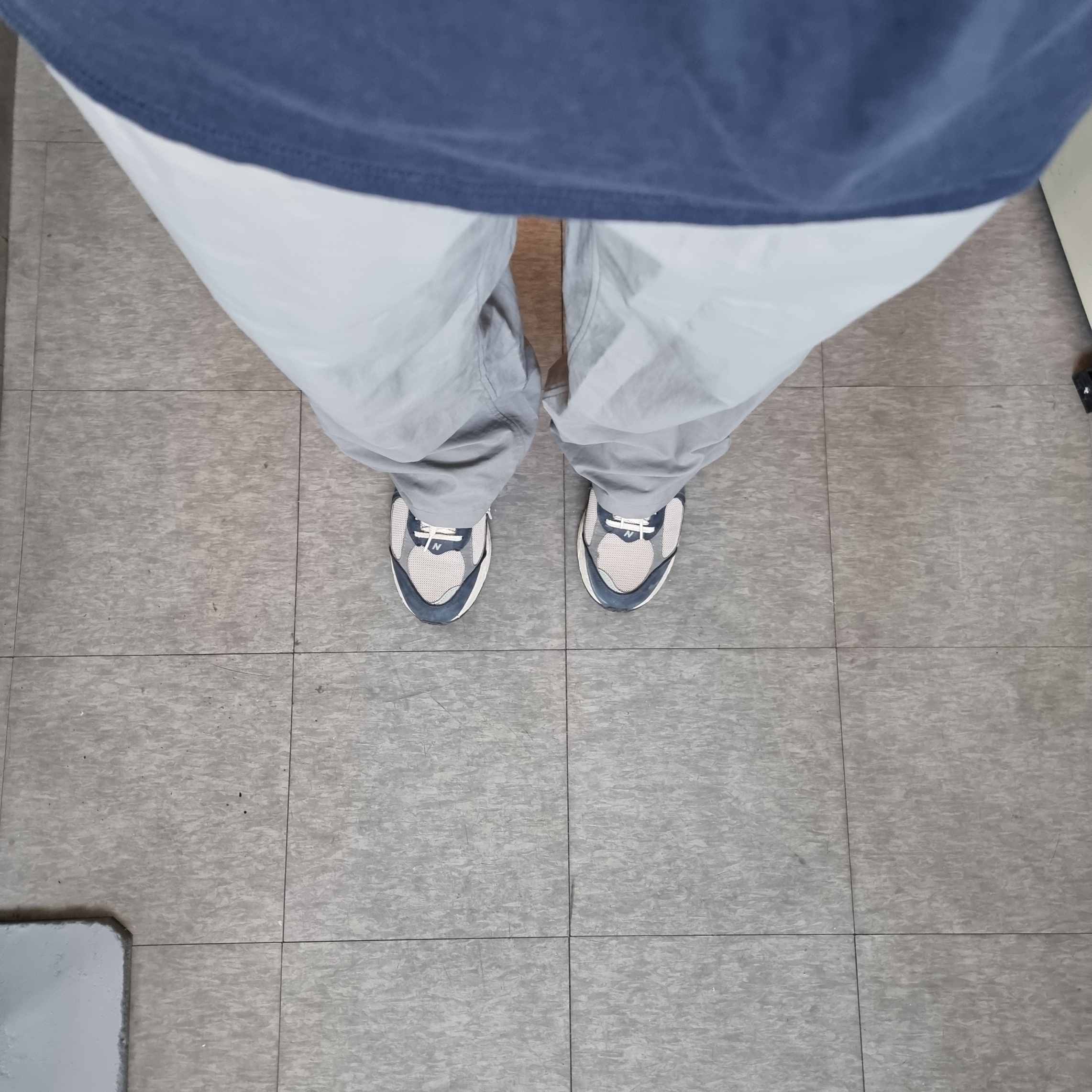 New Balance 2002R Vintage Indigo 착용 스타일