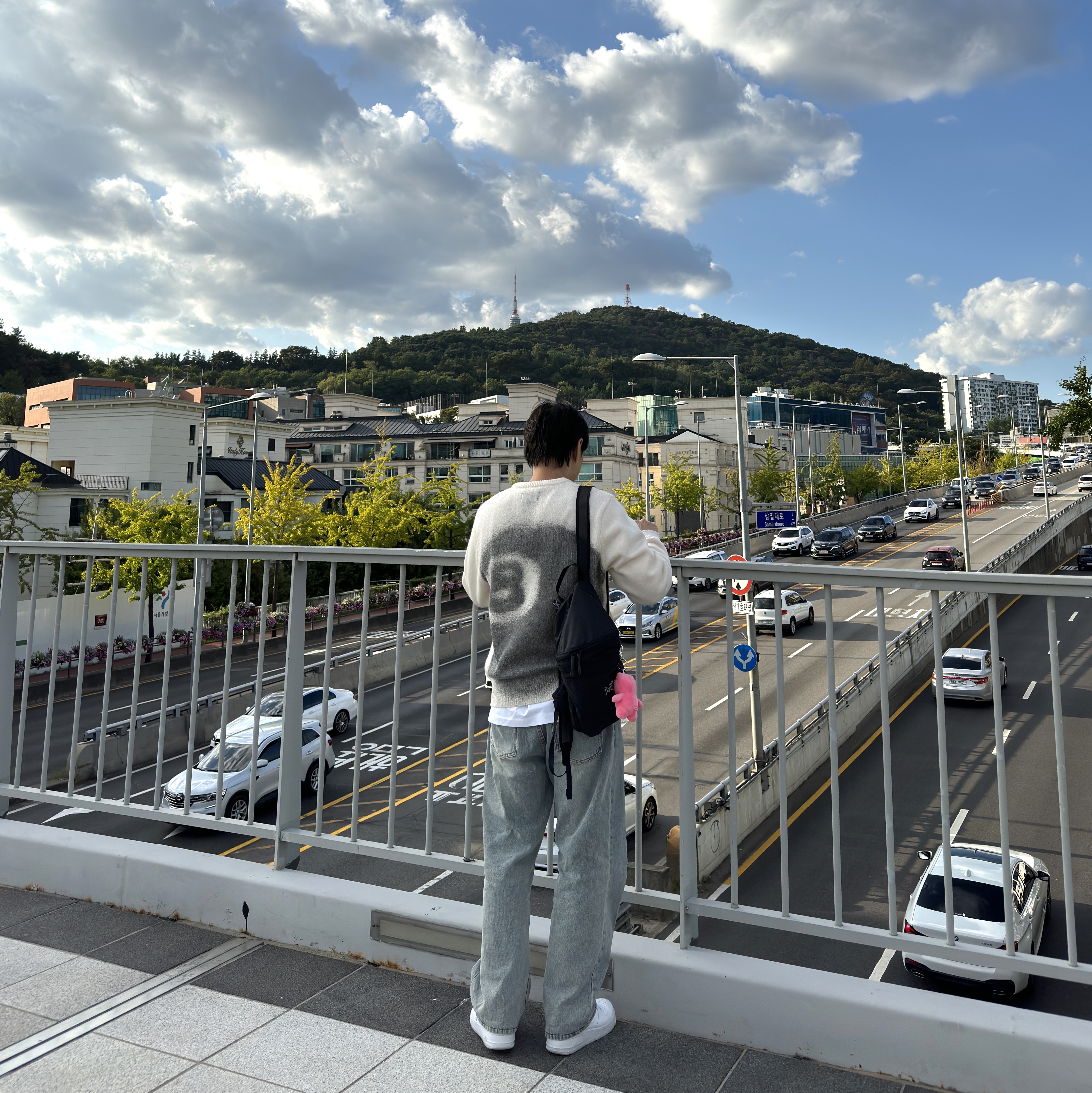 Stussy 8 Ball Spray Sweater Ivory, Arc'teryx Heliad 15 Backpack Black 착용 스타일