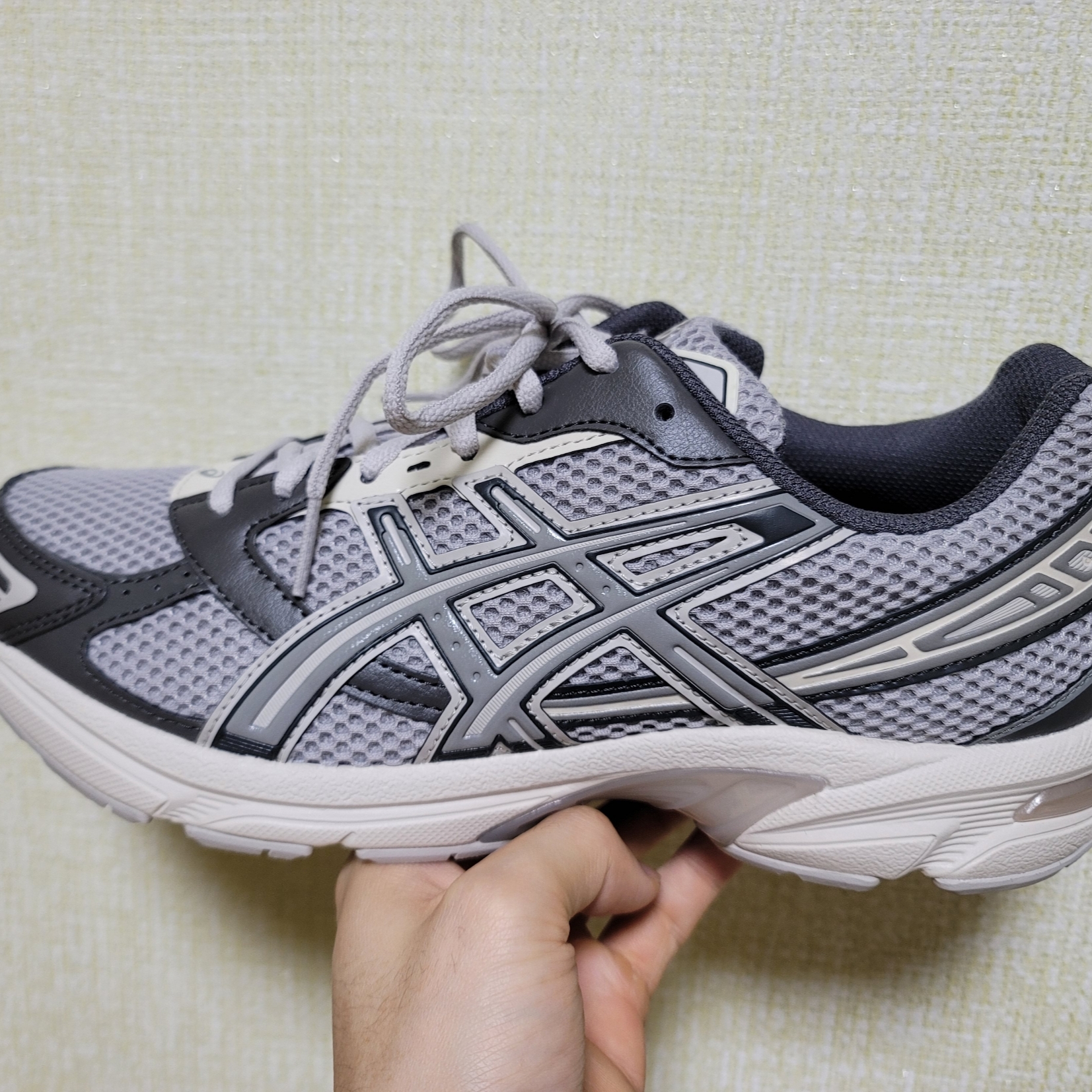 Asics Gel-1130 Oyster Grey Clay Grey 착용 스타일