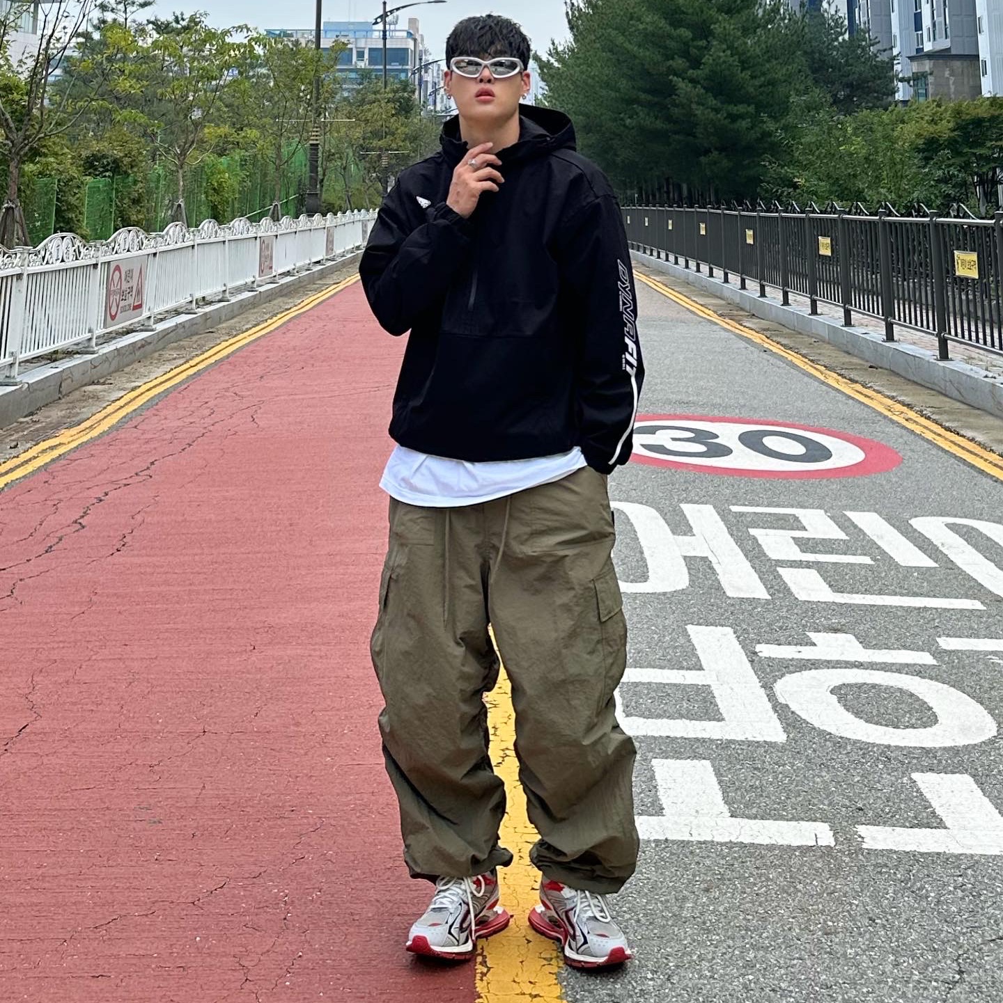 Balenciaga X-Pander Sneakers Red Silver 착용 스타일 - 2