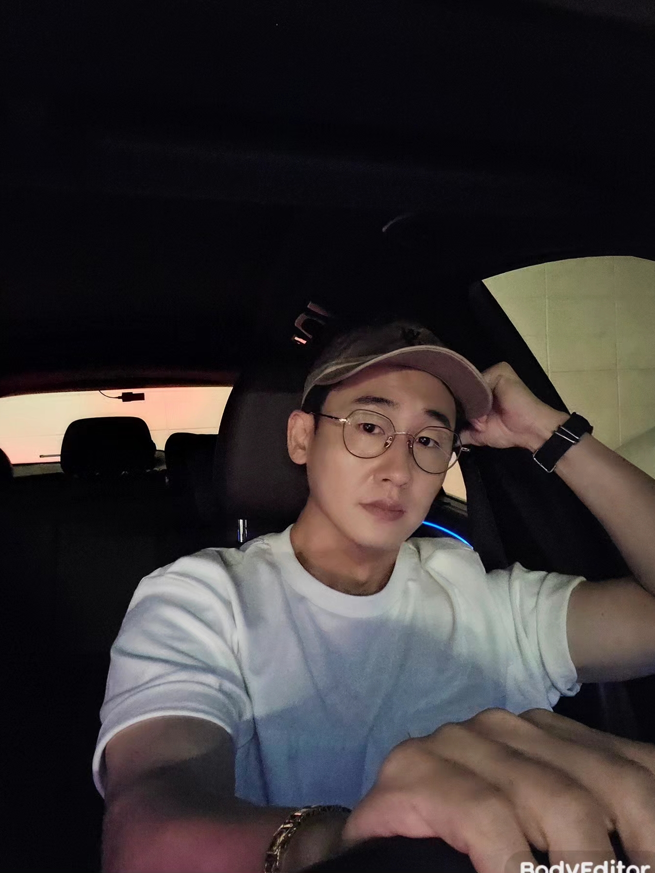 Wooyoungmi Frame Back Logo T-Shirt White - 23SS, Wooyoungmi Black Logo Nylon Ball Cap Beige - 22SS 착용 스타일 - 1
