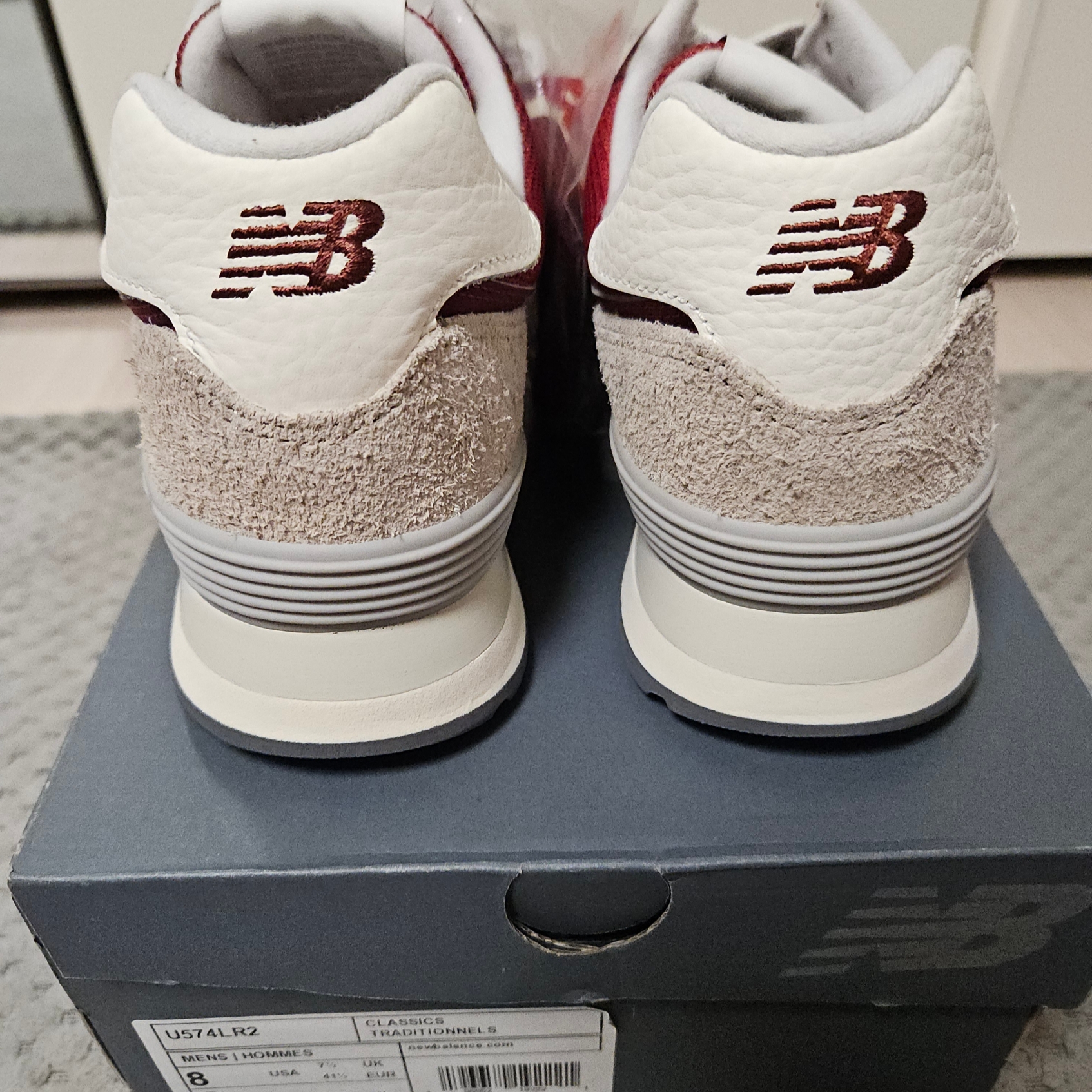 New Balance 574 Classics Lunar New Year Classic Crimson 착용 스타일 - 3